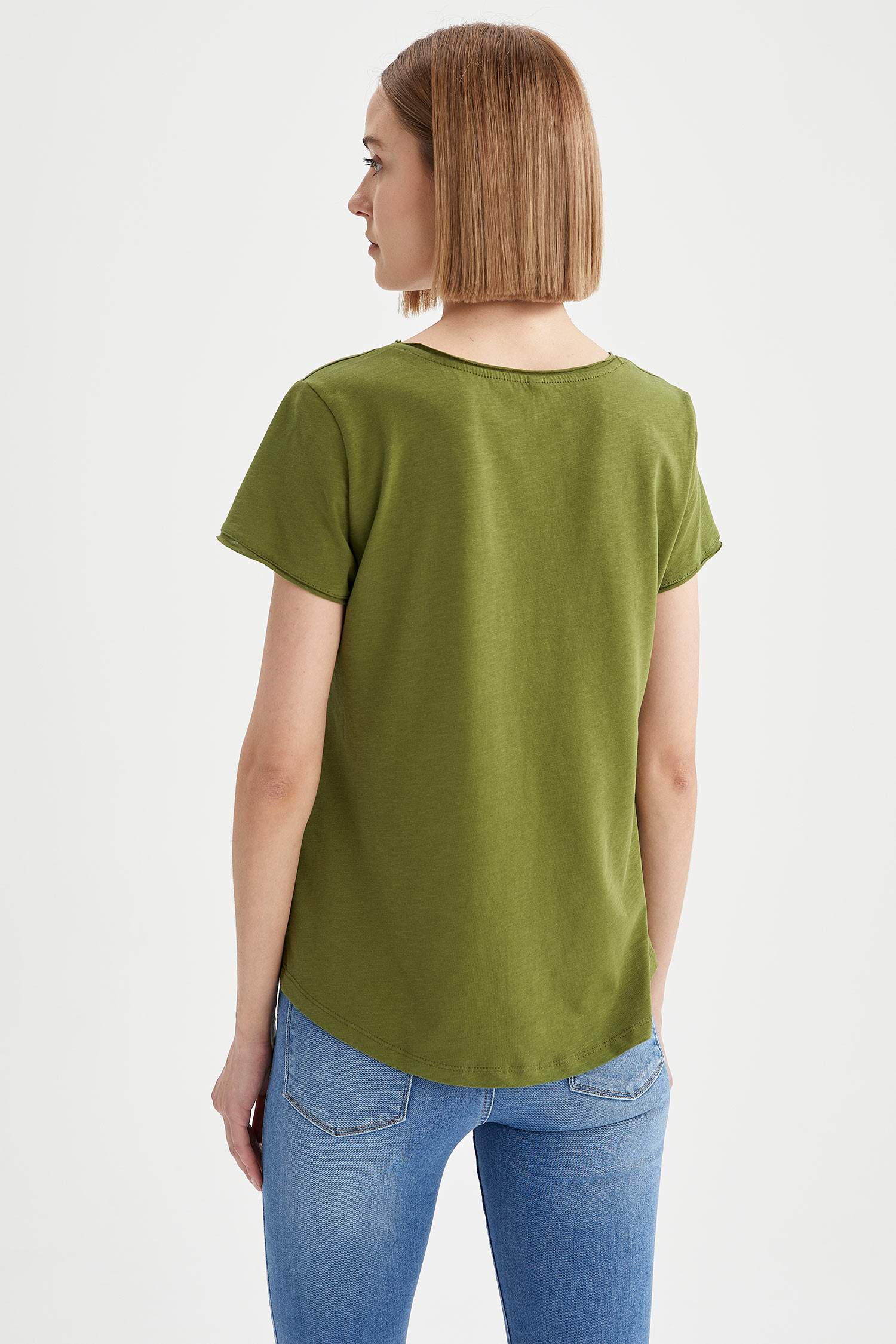 V Yaka Basic Relax Fit Kısa Kollu Tişört