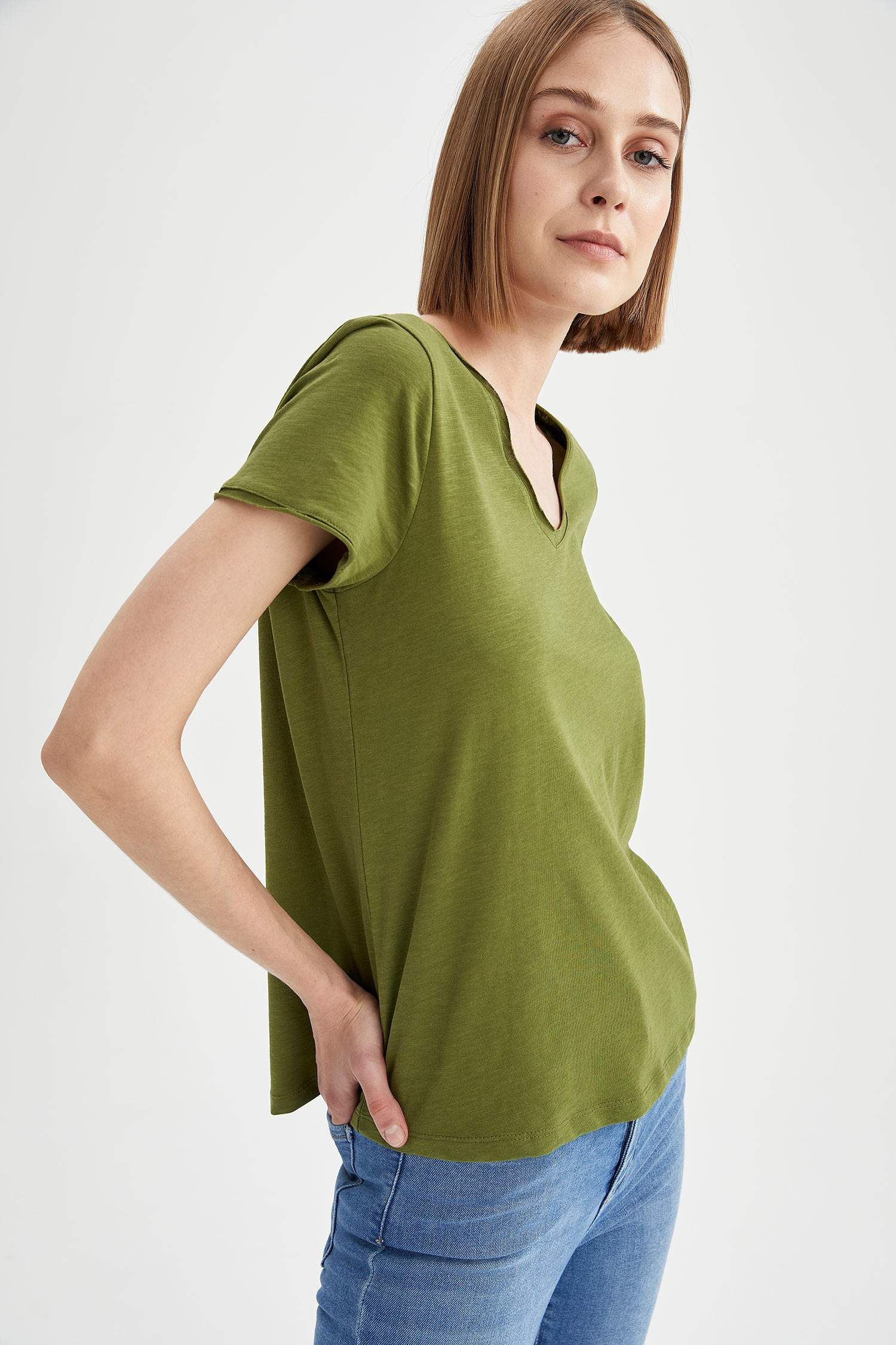 V Yaka Basic Relax Fit Kısa Kollu Tişört