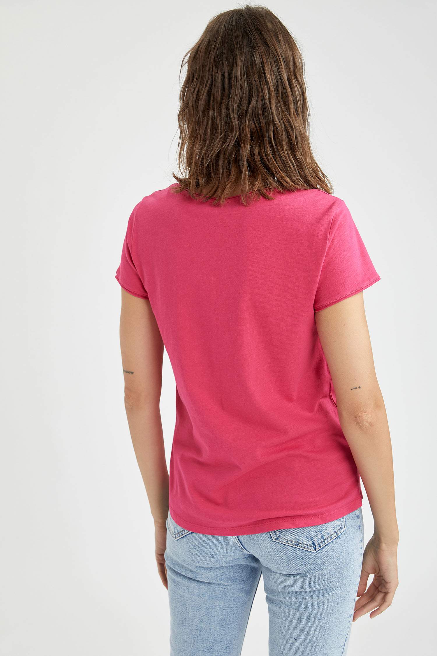 V Yaka Basic Relax Fit Kısa Kollu Tişört