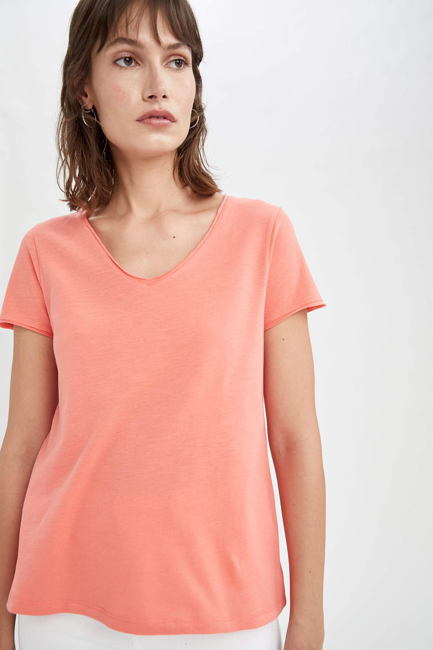 V Yaka Basic Relax Fit Kısa Kollu Tişört