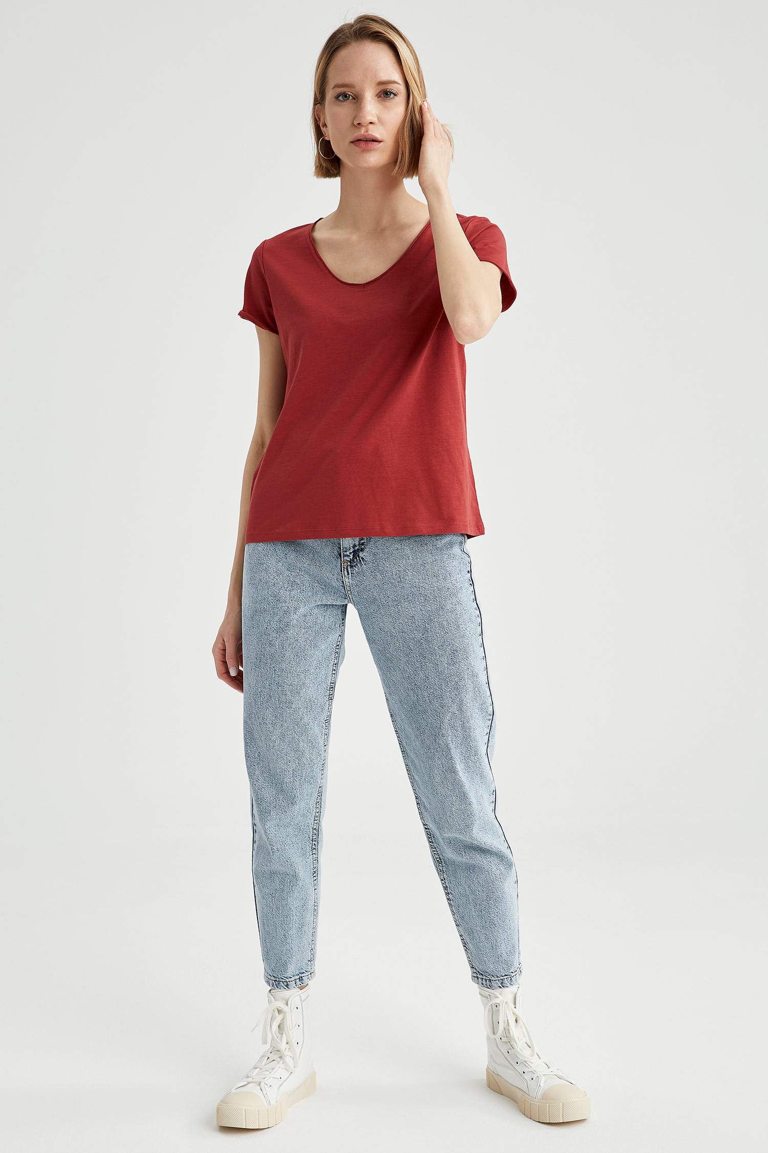 V Yaka Basic Relax Fit Kısa Kollu Tişört