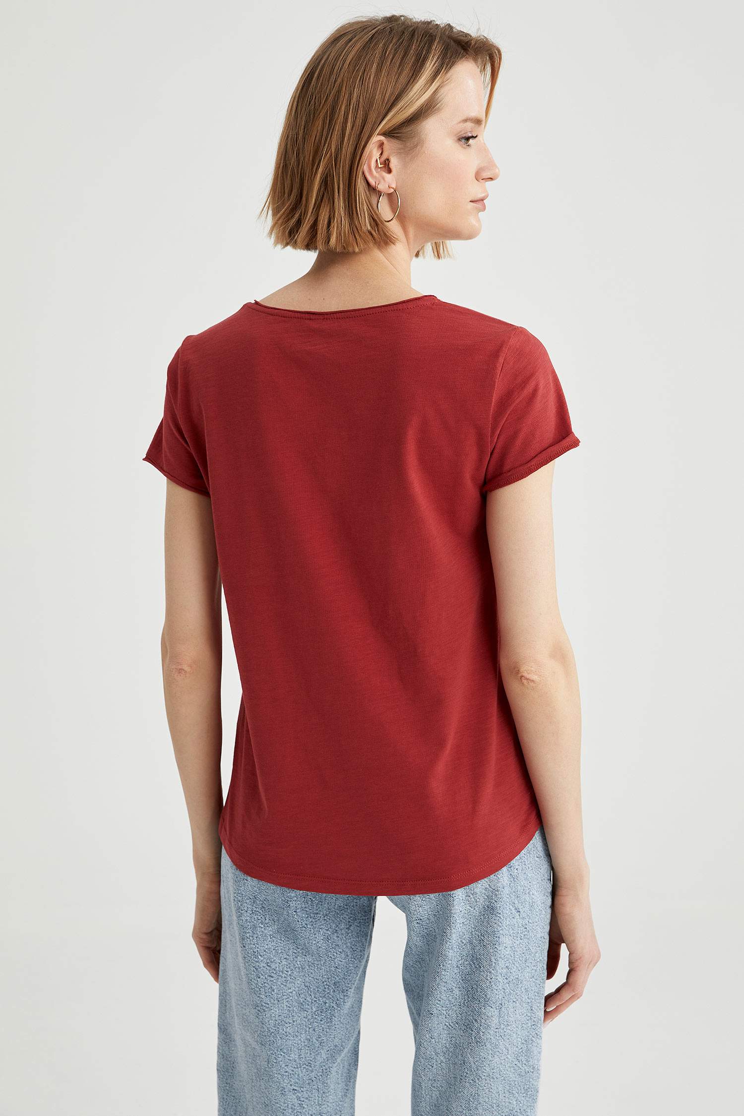 V Yaka Basic Relax Fit Kısa Kollu Tişört