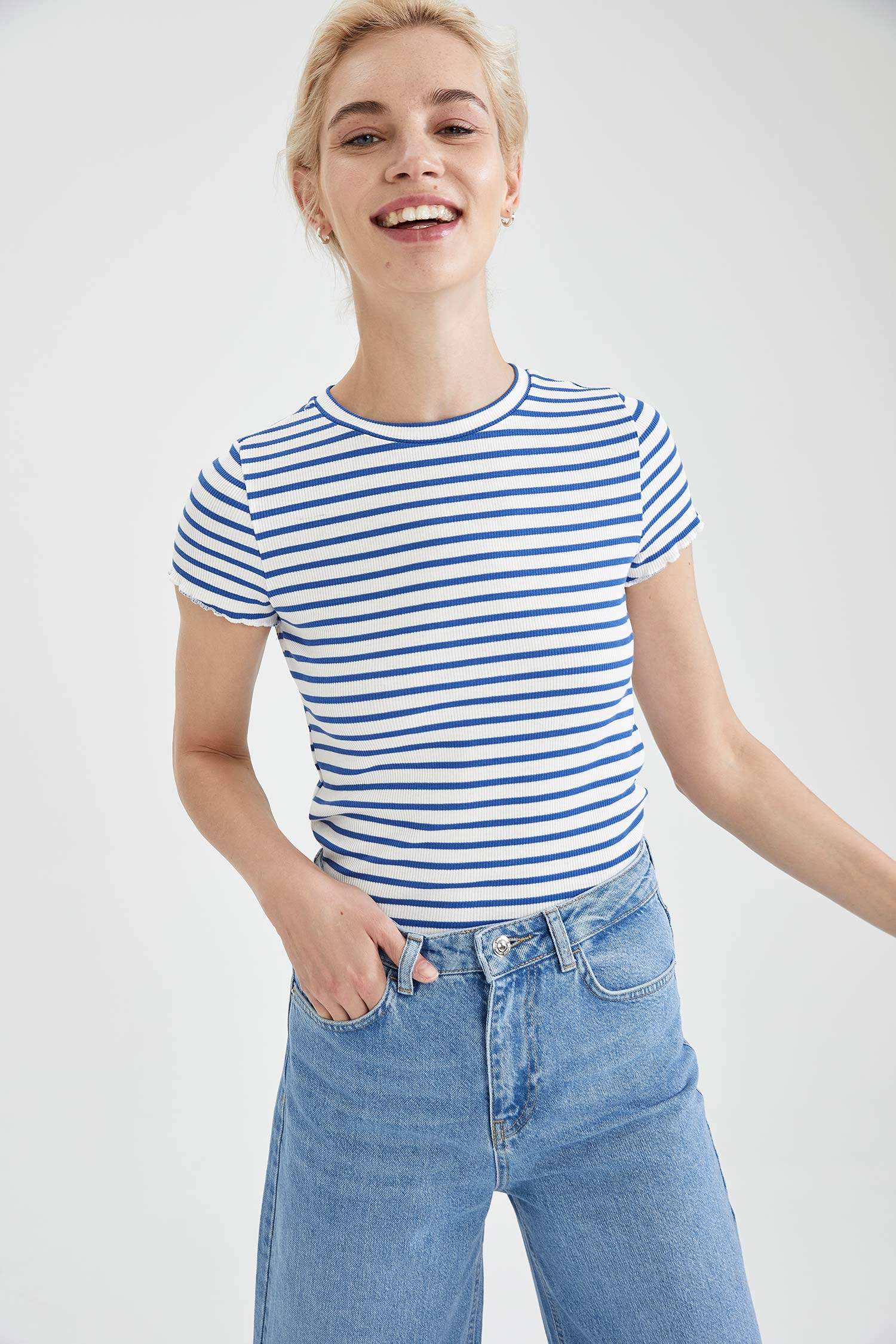 Çizgili Slim Fit Kısa Kollu Tişört