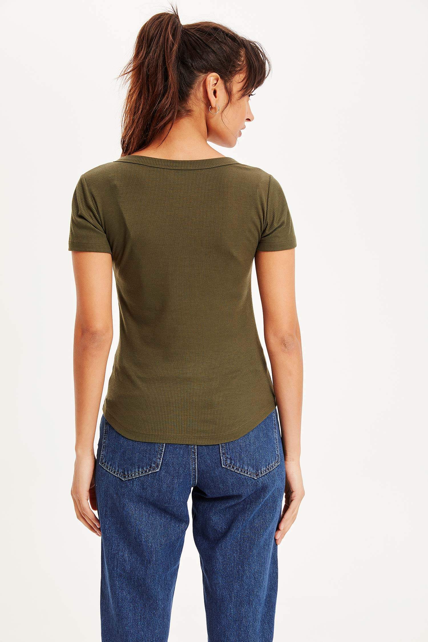 Defacto Düğmeli Kısa Kollu T-shirt. 4 Defacto Düğmeli Kısa Kollu T-shirt. 4