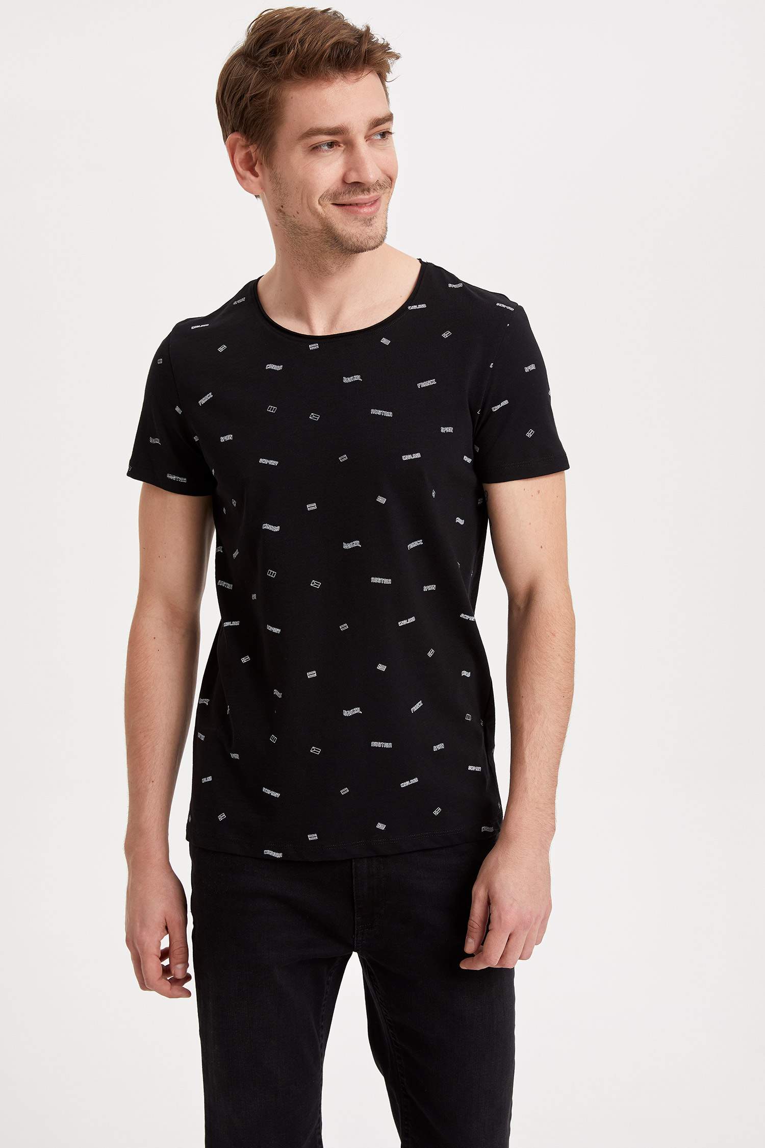 Defacto Desenli Slim Fit T-shirt. 1 Defacto Desenli Slim Fit T-shirt. 1