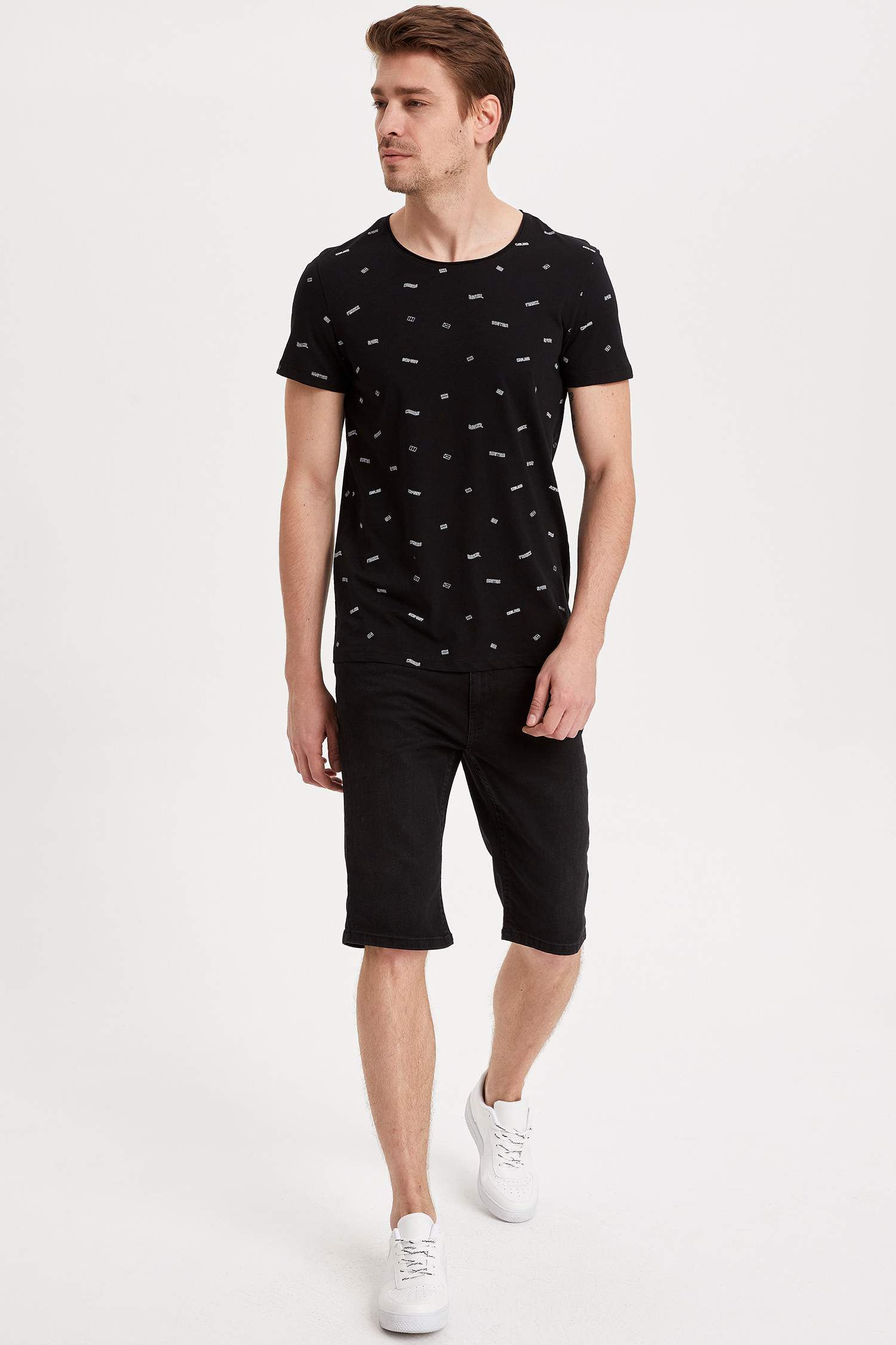 Defacto Desenli Slim Fit T-shirt. 2 Defacto Desenli Slim Fit T-shirt. 2