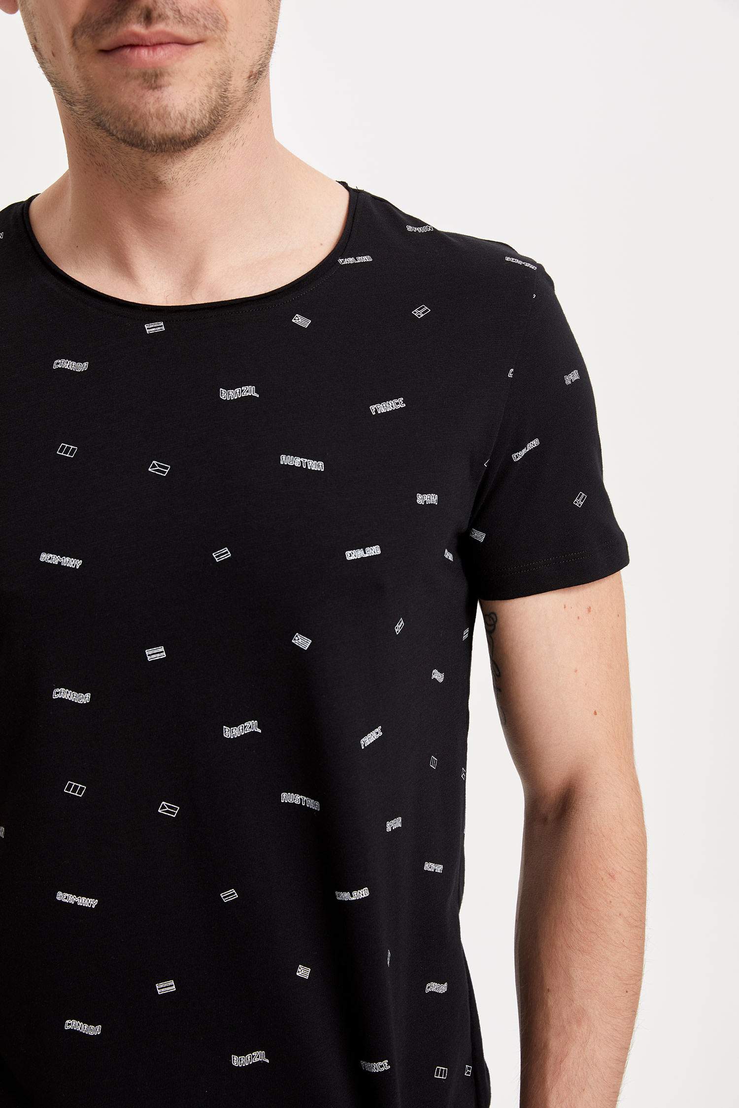 Defacto Desenli Slim Fit T-shirt. 4 Defacto Desenli Slim Fit T-shirt. 4