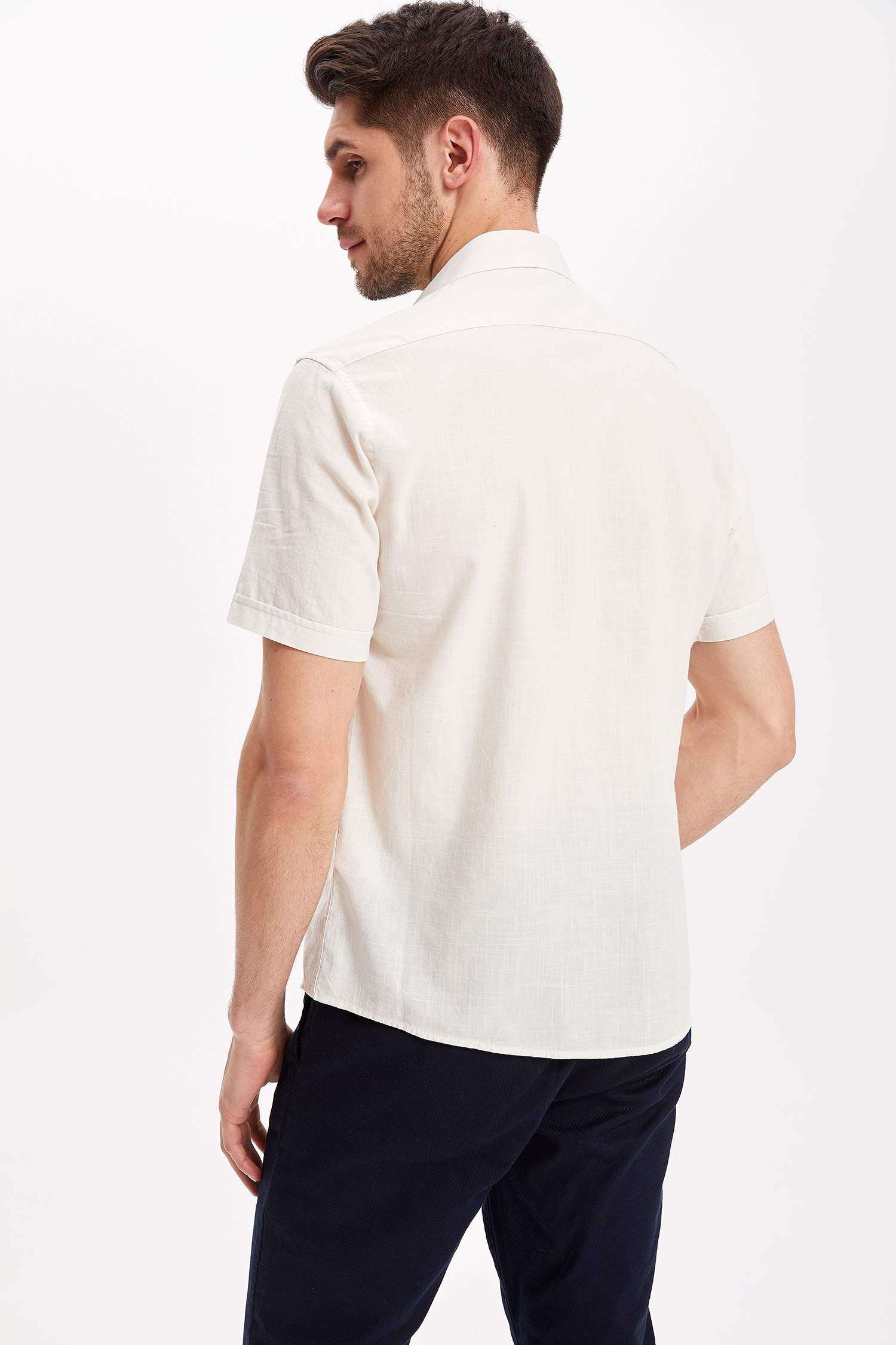 Defacto Tek Cepli Kısa Kollu Regular Fit Gömlek. 4 Defacto Tek Cepli Kısa Kollu Regular Fit Gömlek. 4