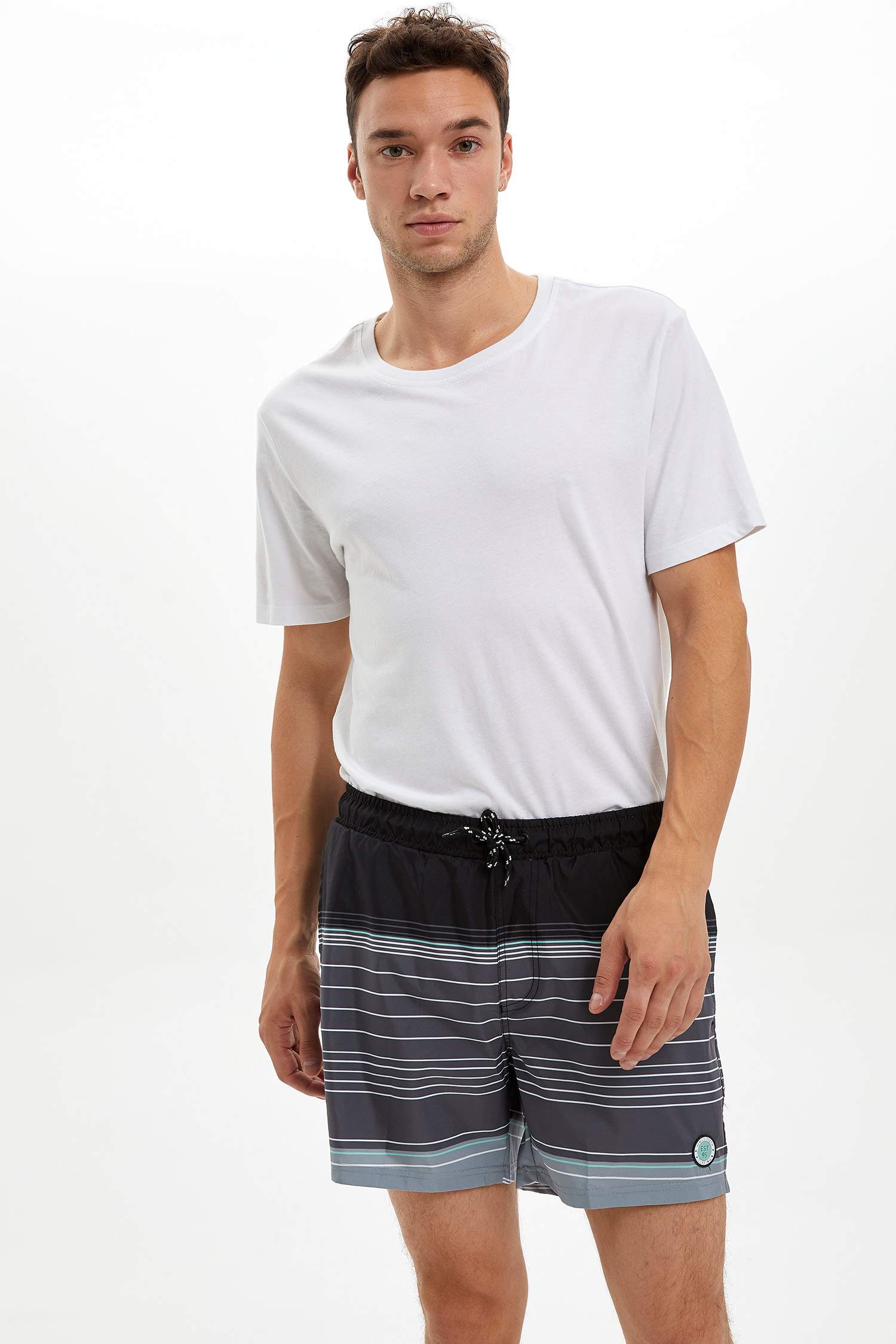 Defacto Kısa Deniz Şortu. 4 Defacto Kısa Deniz Şortu. 4