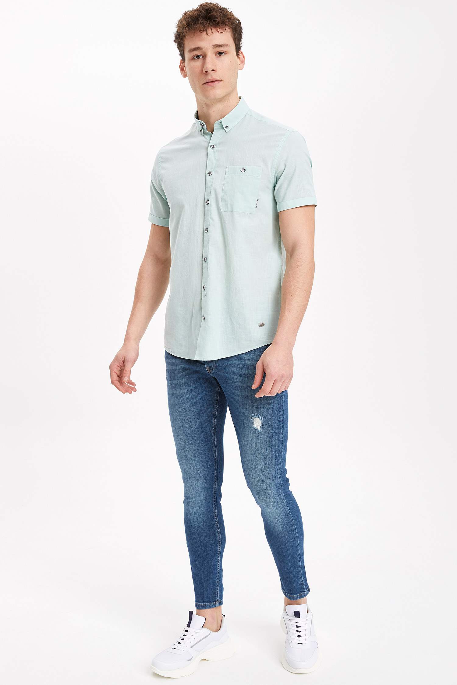 Defacto Tek Cepli Kısa Kollu Basic Gömlek. 2 Defacto Tek Cepli Kısa Kollu Basic Gömlek. 2