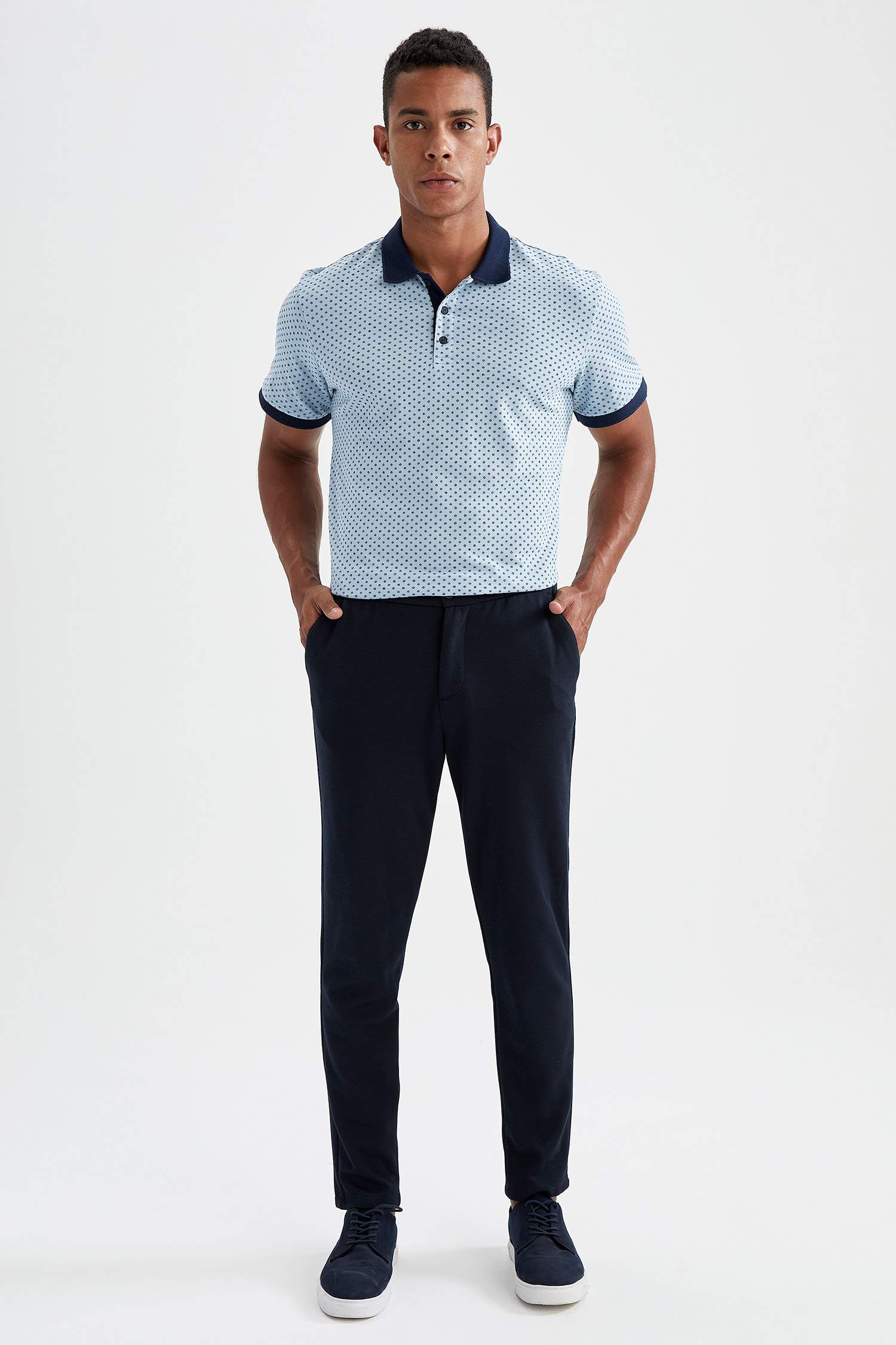 Modern Fit Polo Yaka Desenli Kısa Kollu Tişört