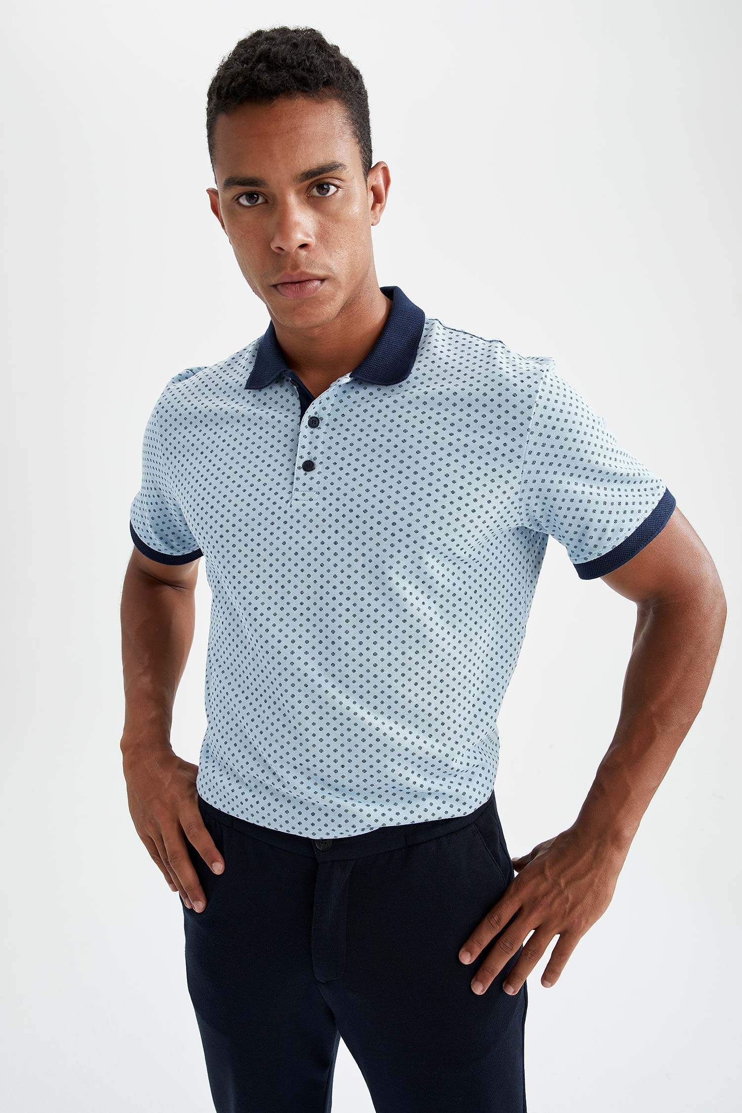Modern Fit Polo Yaka Desenli Kısa Kollu Tişört
