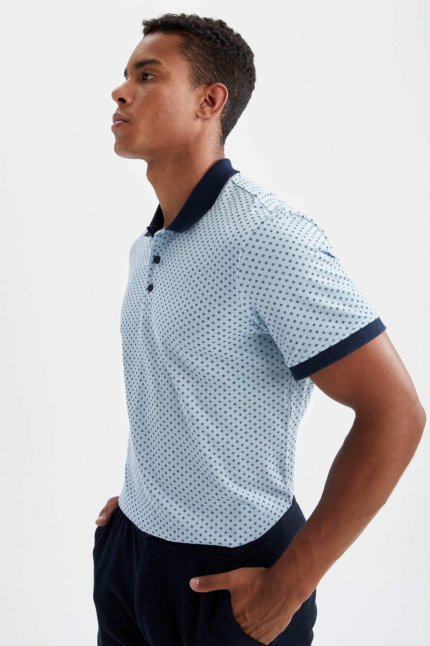 Modern Fit Polo Yaka Desenli Kısa Kollu Tişört
