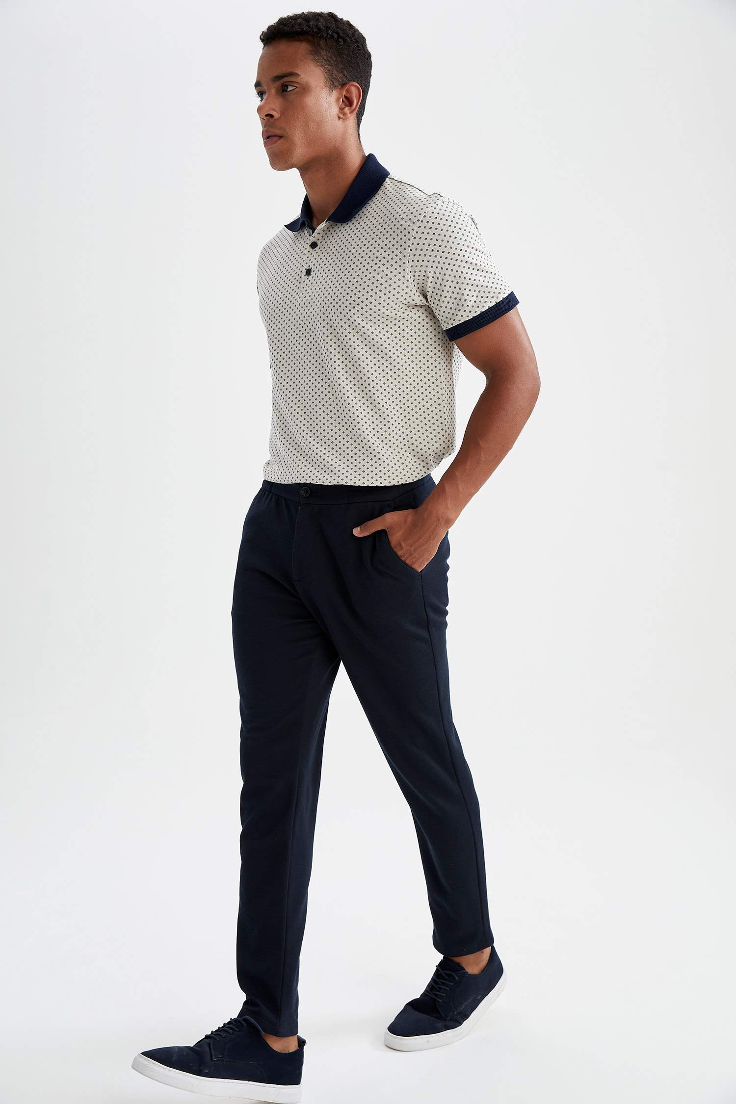 Modern Fit Polo Yaka Desenli Kısa Kollu Tişört