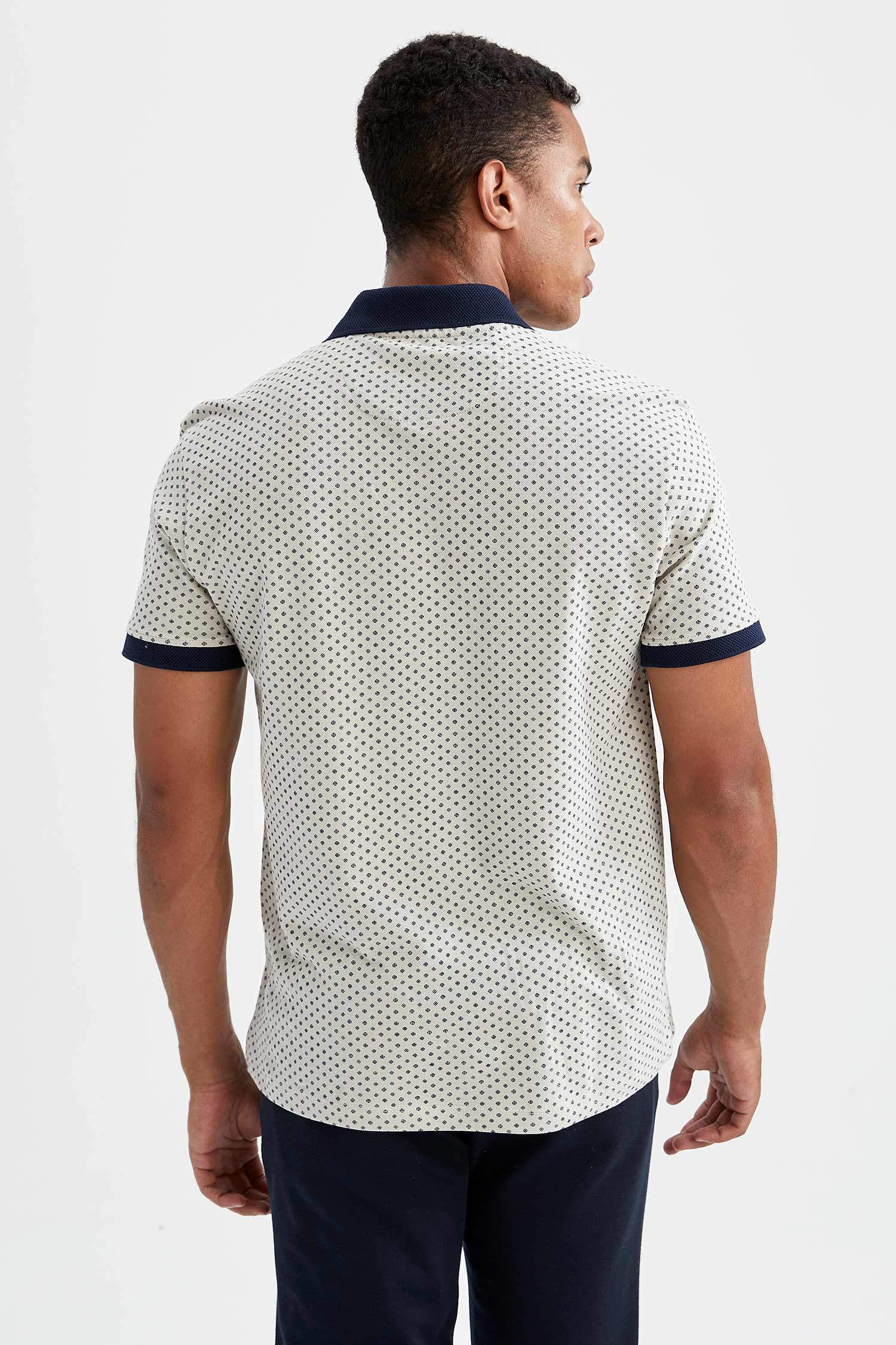 Modern Fit Polo Yaka Desenli Kısa Kollu Tişört
