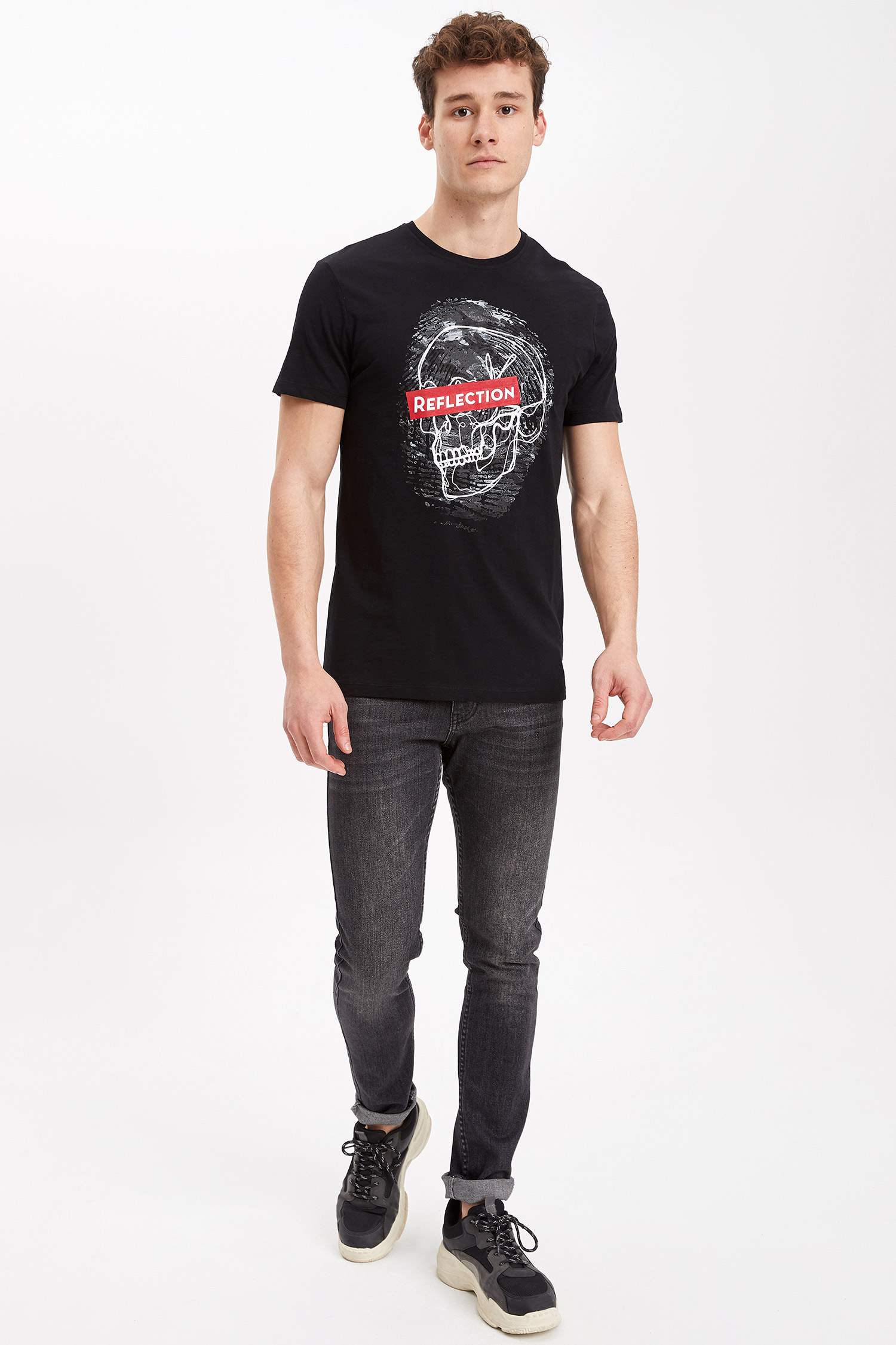 Defacto Baskılı Slim Fit T-Shirt. 2 Defacto Baskılı Slim Fit T-Shirt. 2