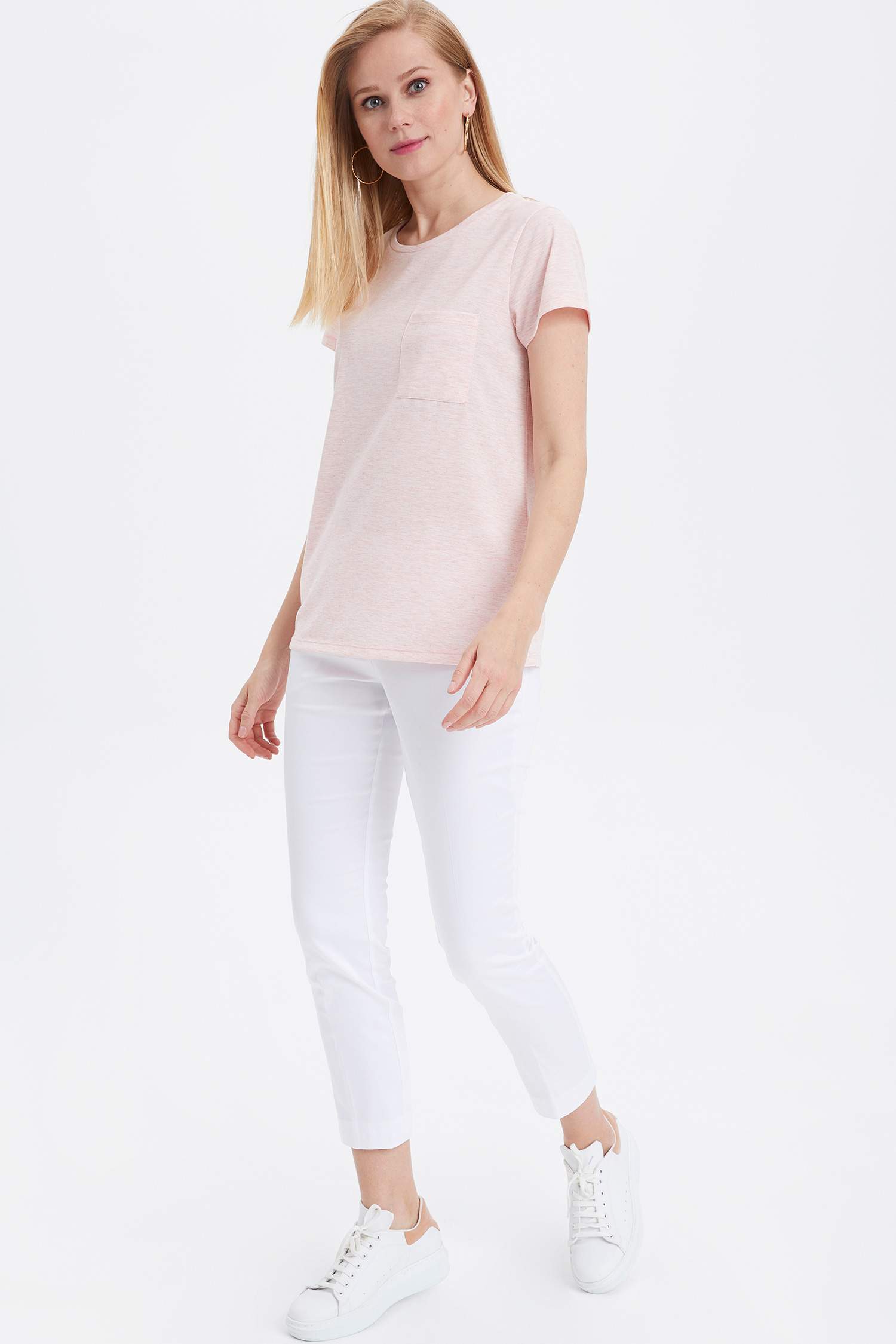 Defacto Yuvarlak Yaka T-Shirt. 2 Defacto Yuvarlak Yaka T-Shirt. 2