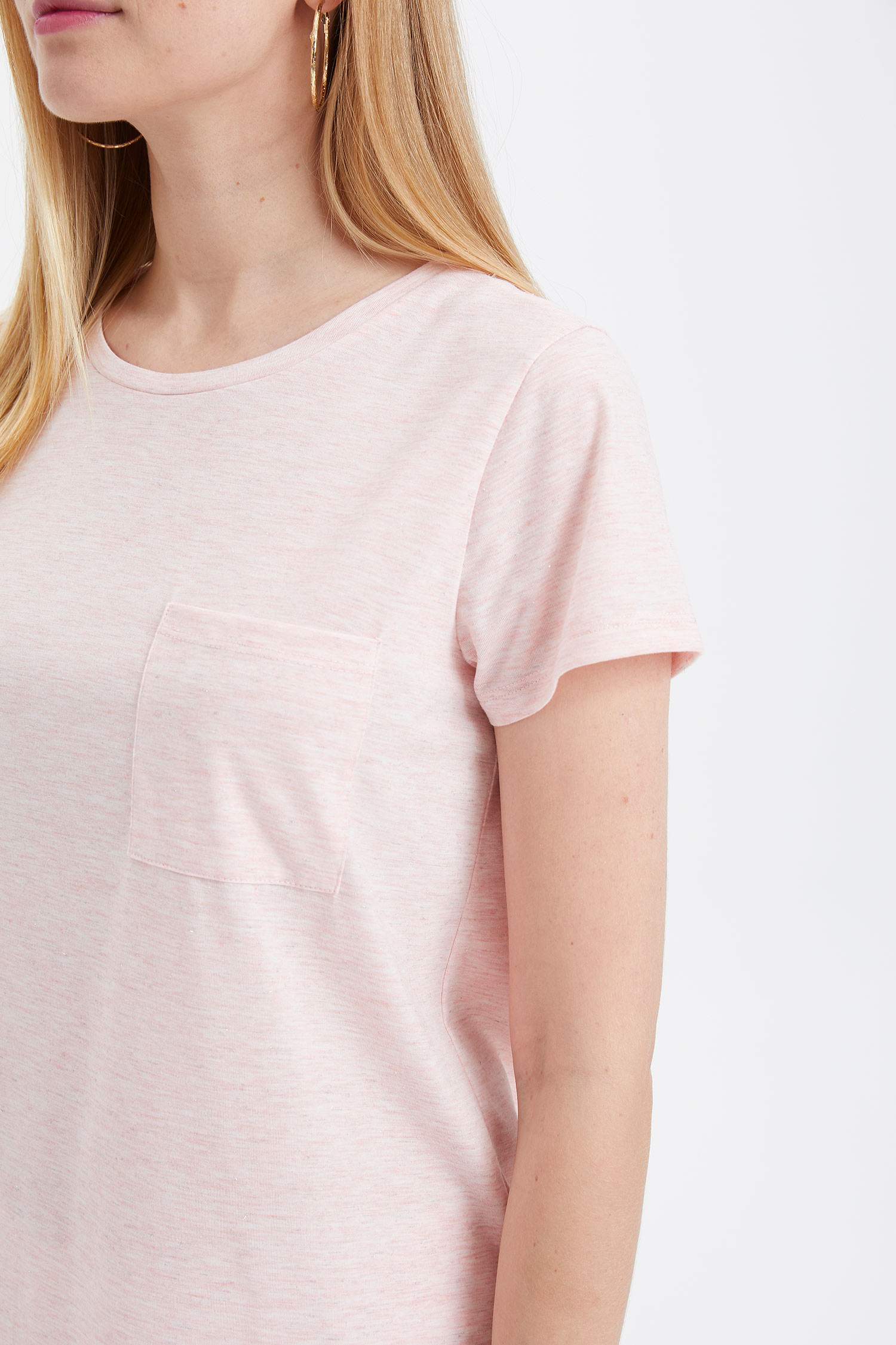 Defacto Yuvarlak Yaka T-Shirt. 4 Defacto Yuvarlak Yaka T-Shirt. 4