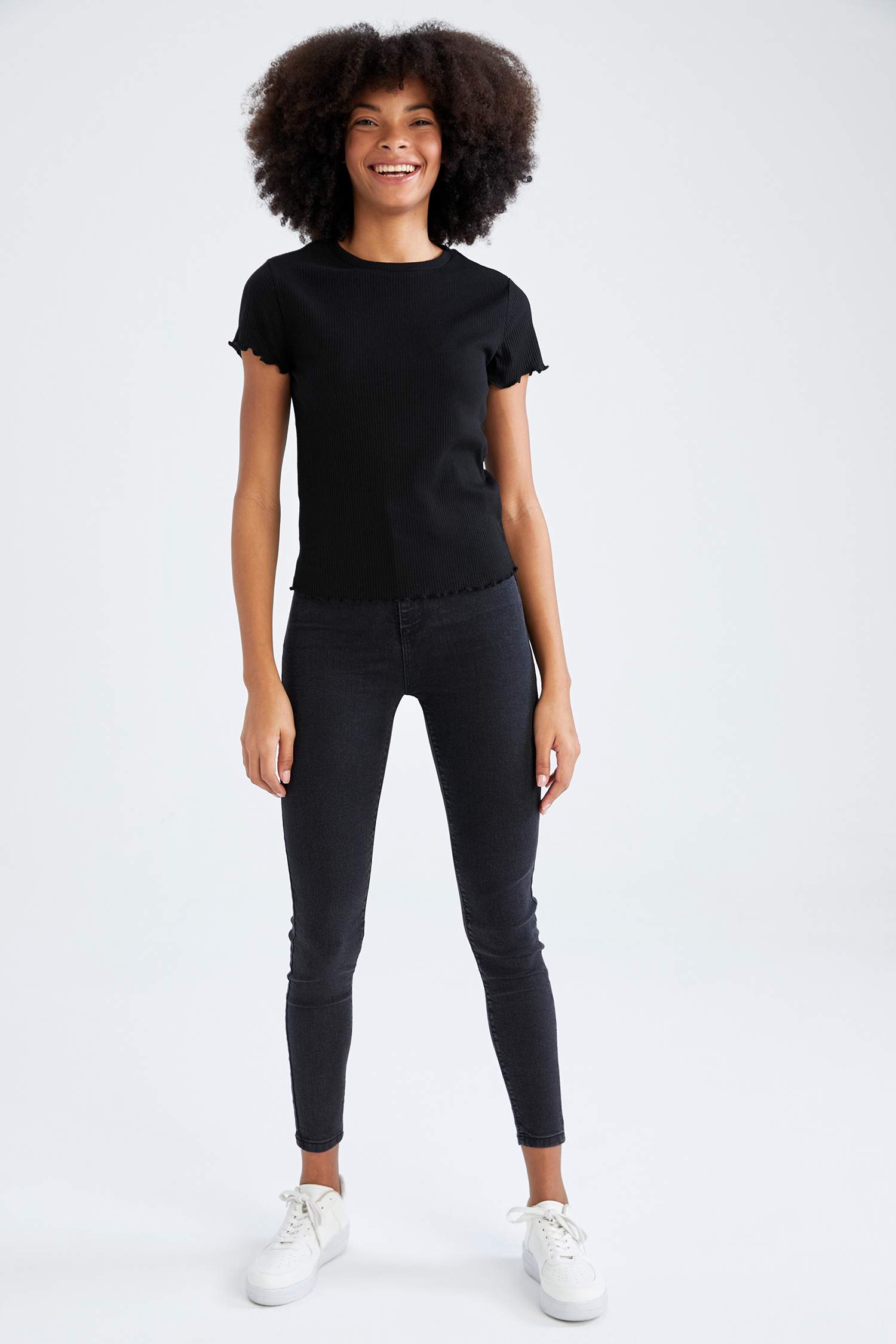 Slim Fit Bisiklet Yaka Kısa Kollu Tişört