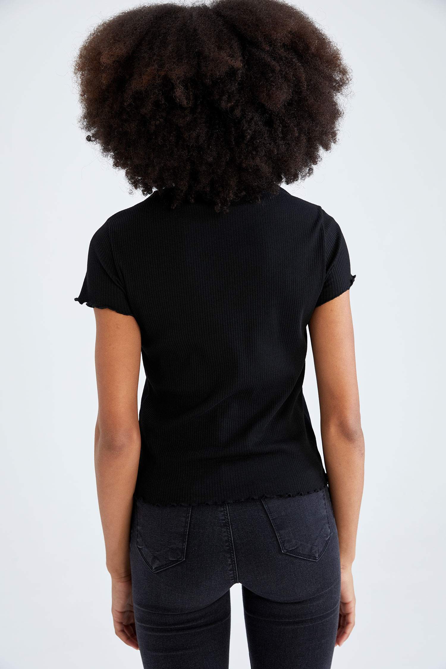 Slim Fit Bisiklet Yaka Kısa Kollu Tişört
