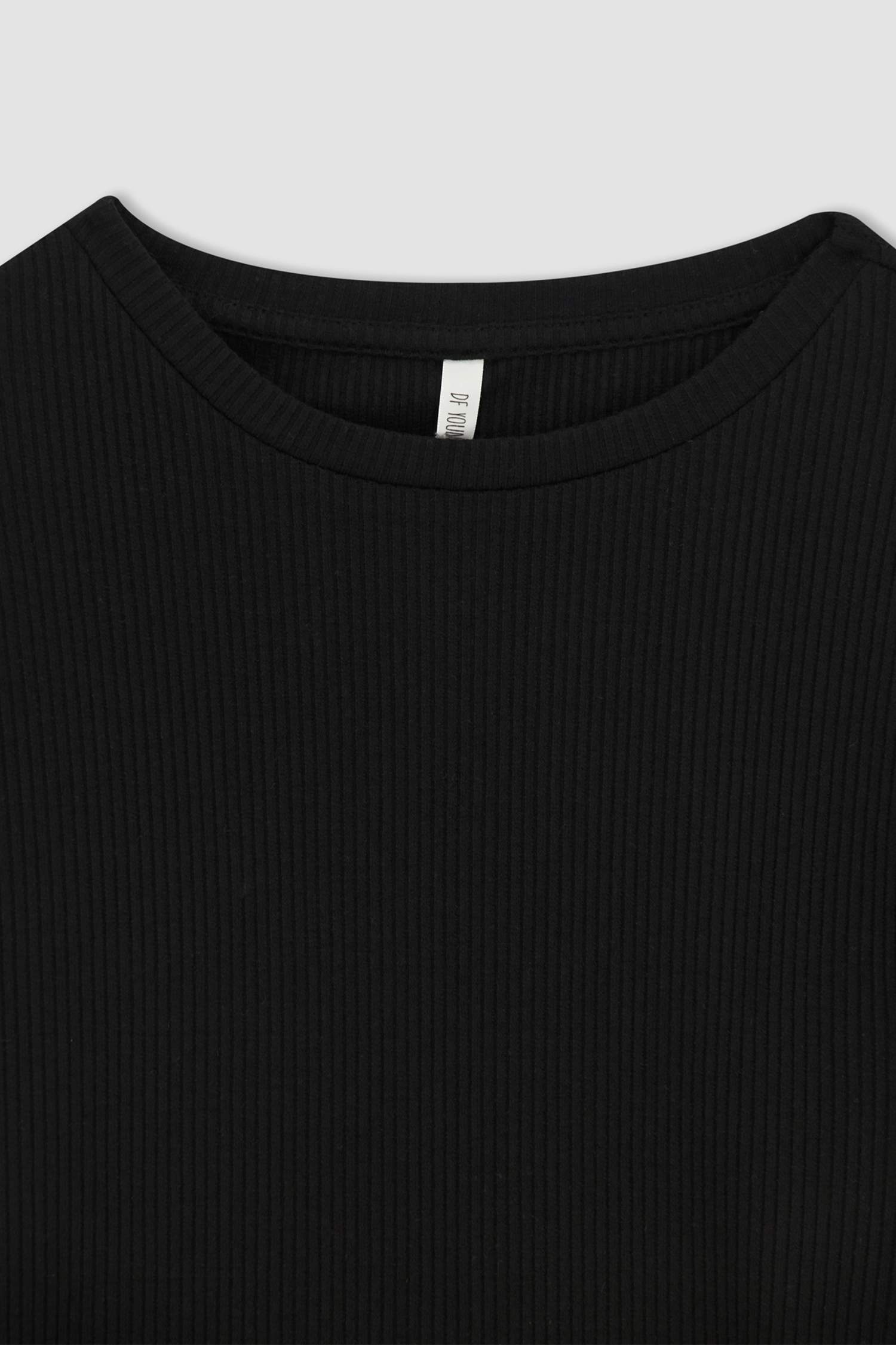 Slim Fit Bisiklet Yaka Kısa Kollu Tişört