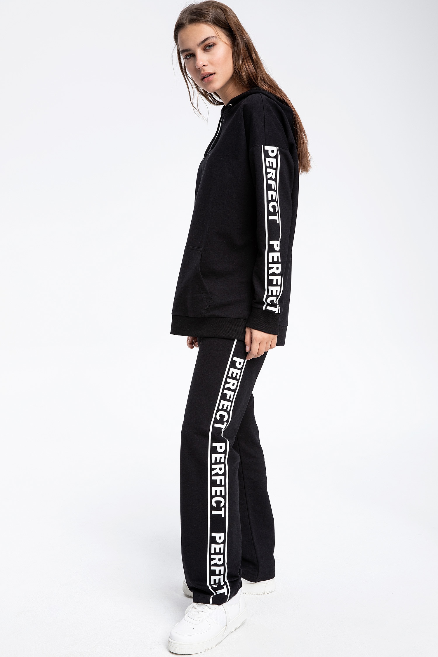 Defacto Şerit Detaylı Relax Fit Pantolon. 2 Defacto Şerit Detaylı Relax Fit Pantolon. 2