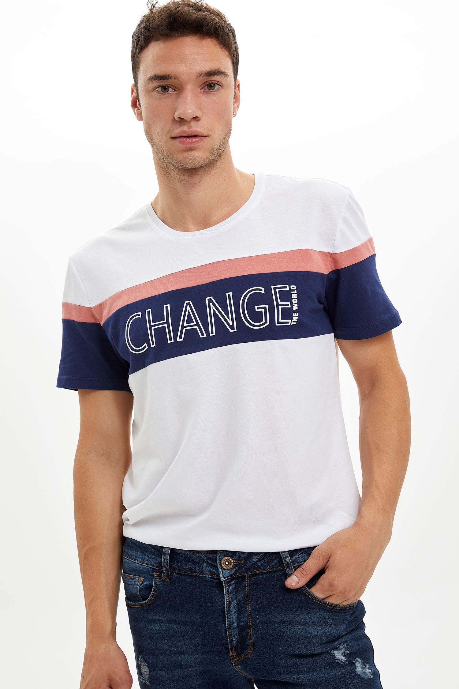 Defacto Renk Bloklu Baskılı T-shirt. 1 Defacto Renk Bloklu Baskılı T-shirt. 1
