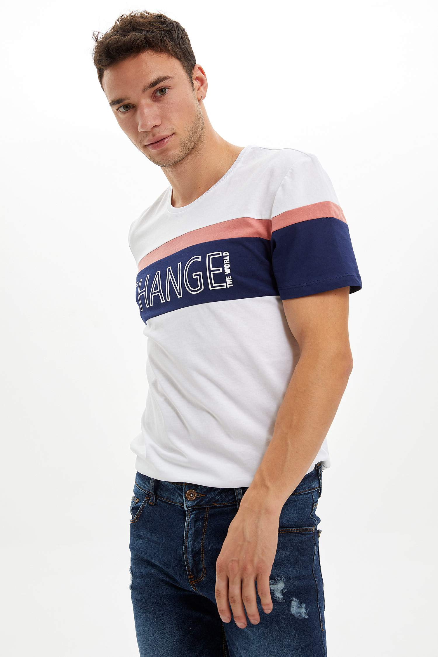Defacto Renk Bloklu Baskılı T-shirt. 3 Defacto Renk Bloklu Baskılı T-shirt. 3