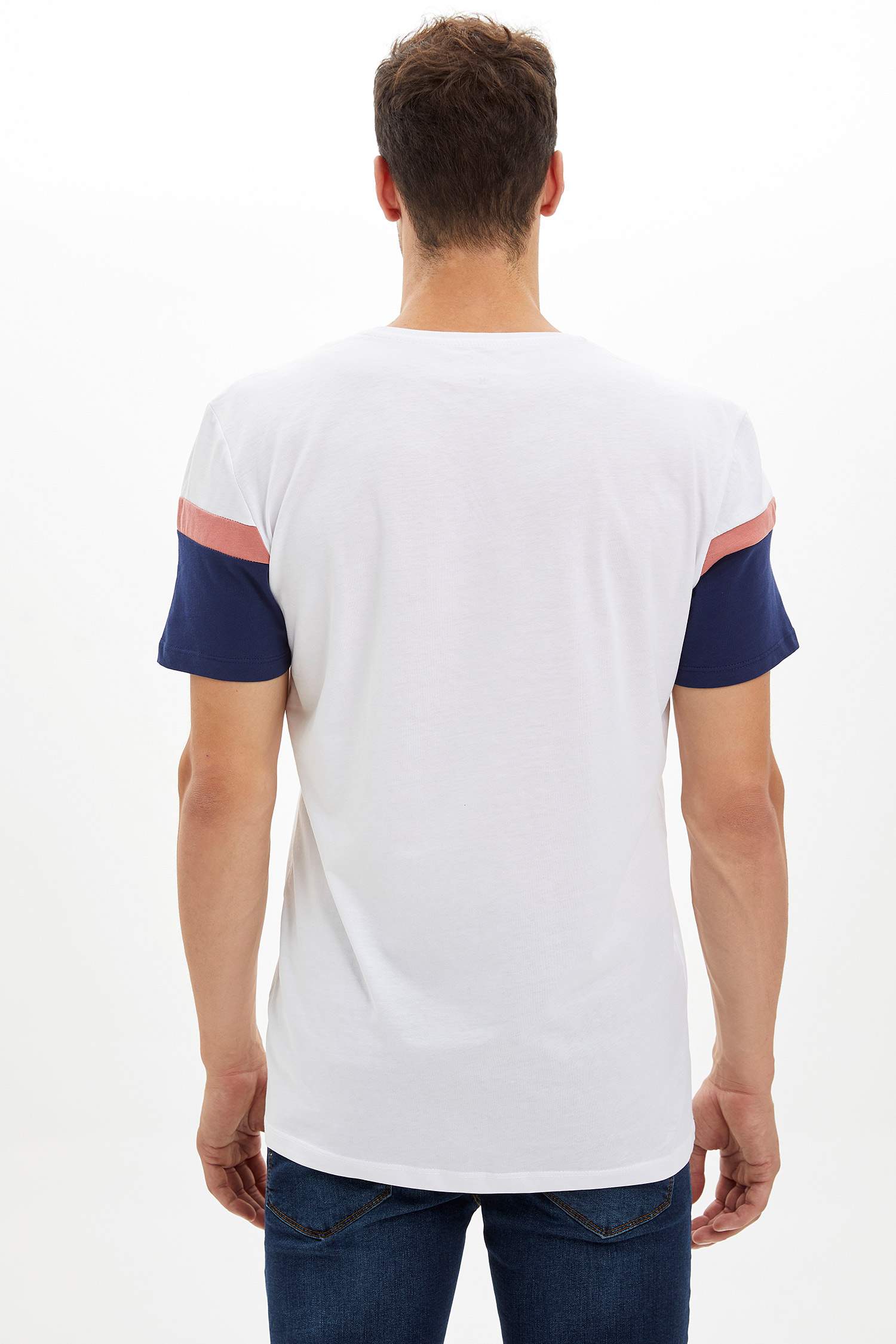 Defacto Renk Bloklu Baskılı T-shirt. 5 Defacto Renk Bloklu Baskılı T-shirt. 5