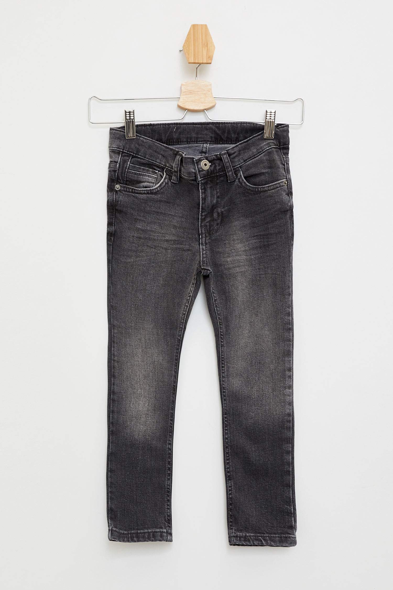 Defacto Slim Fit Jean Pantolon. 1 Defacto Slim Fit Jean Pantolon. 1