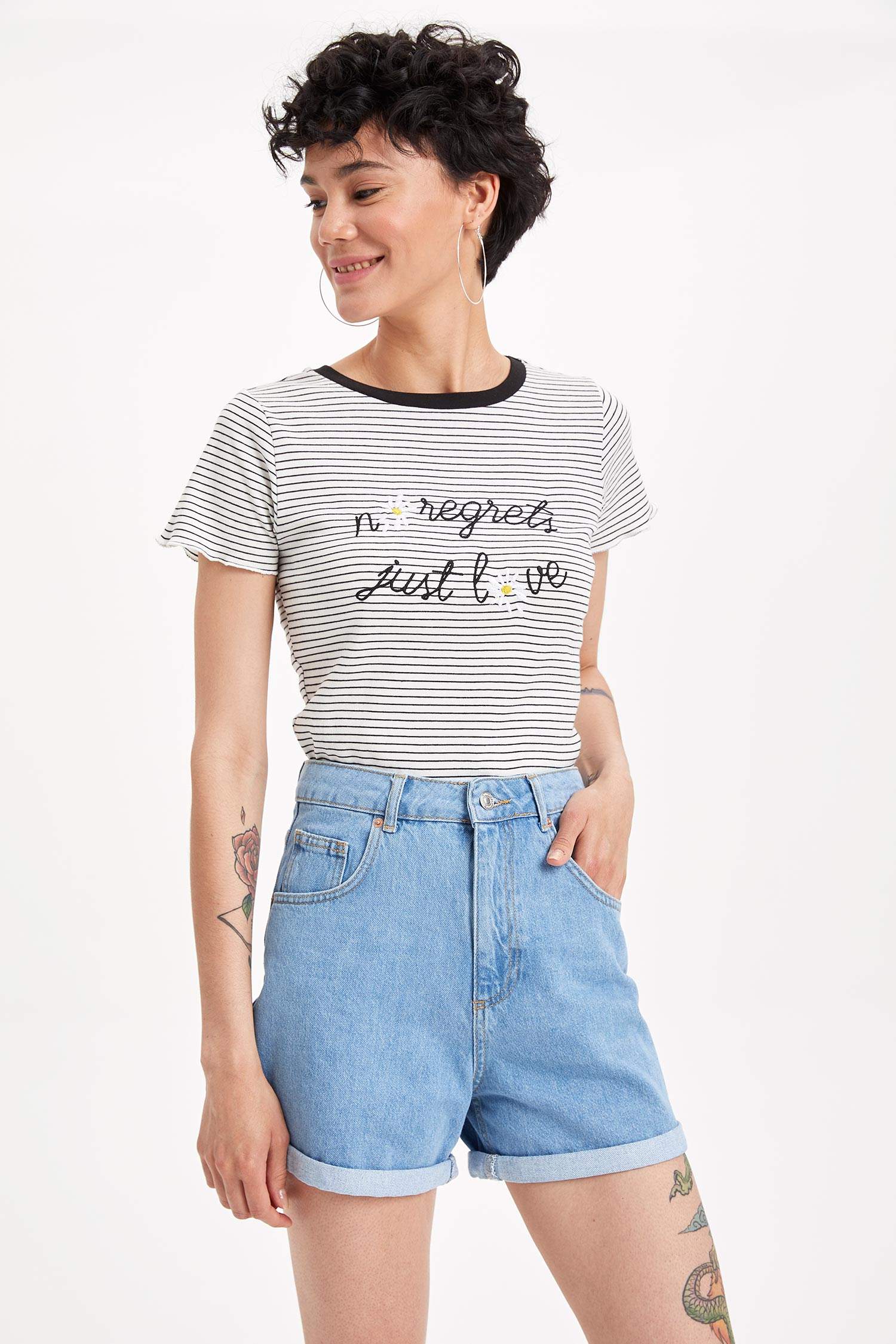 Defacto Baskılı Çizgili T-shirt. 1 Defacto Baskılı Çizgili T-shirt. 1