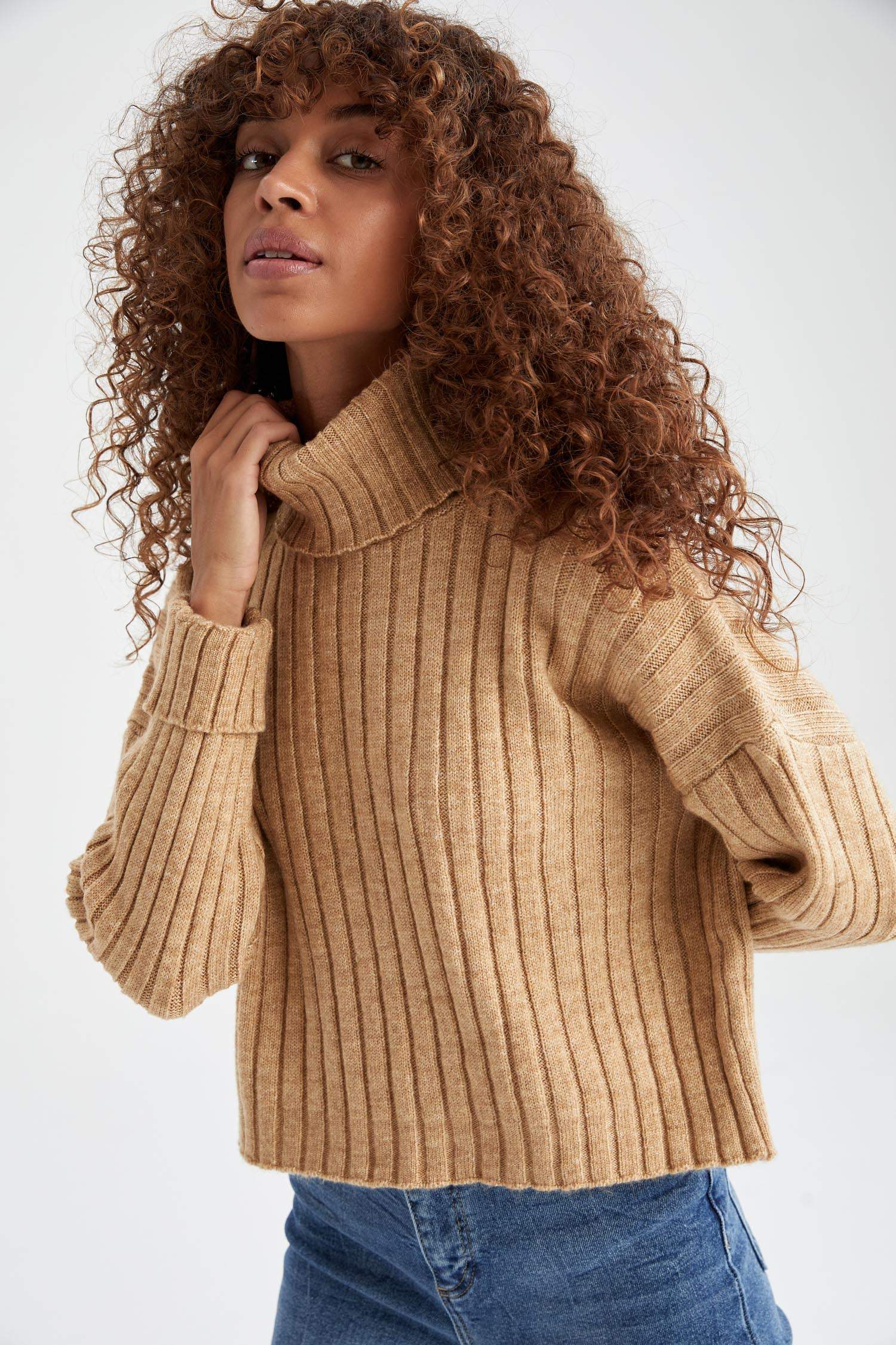 Balıkçı Yaka Oversize Fit Ekstra Yumuşak Crop Triko Kazak