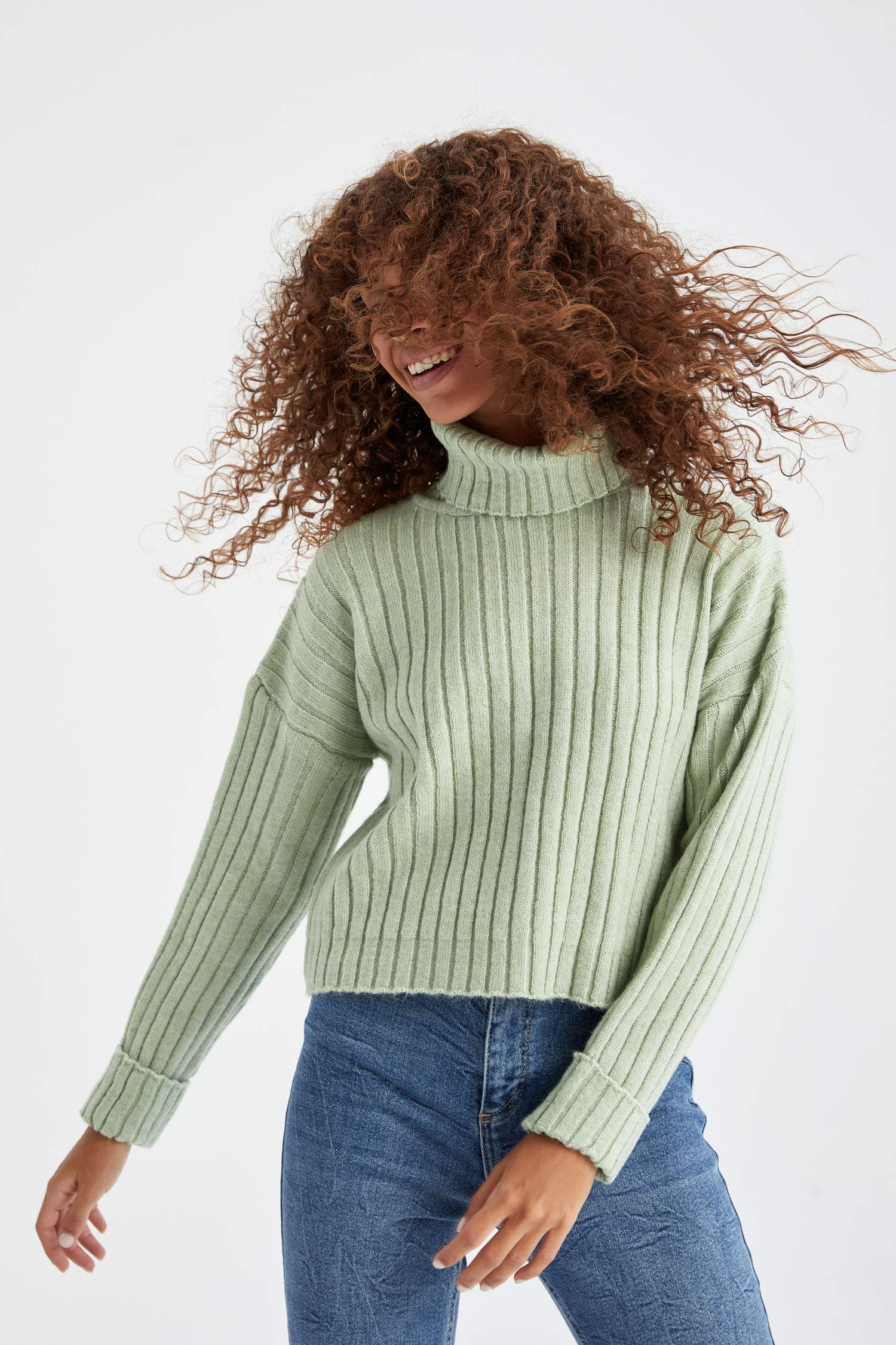 Balıkçı Yaka Oversize Fit Ekstra Yumuşak Crop Triko Kazak