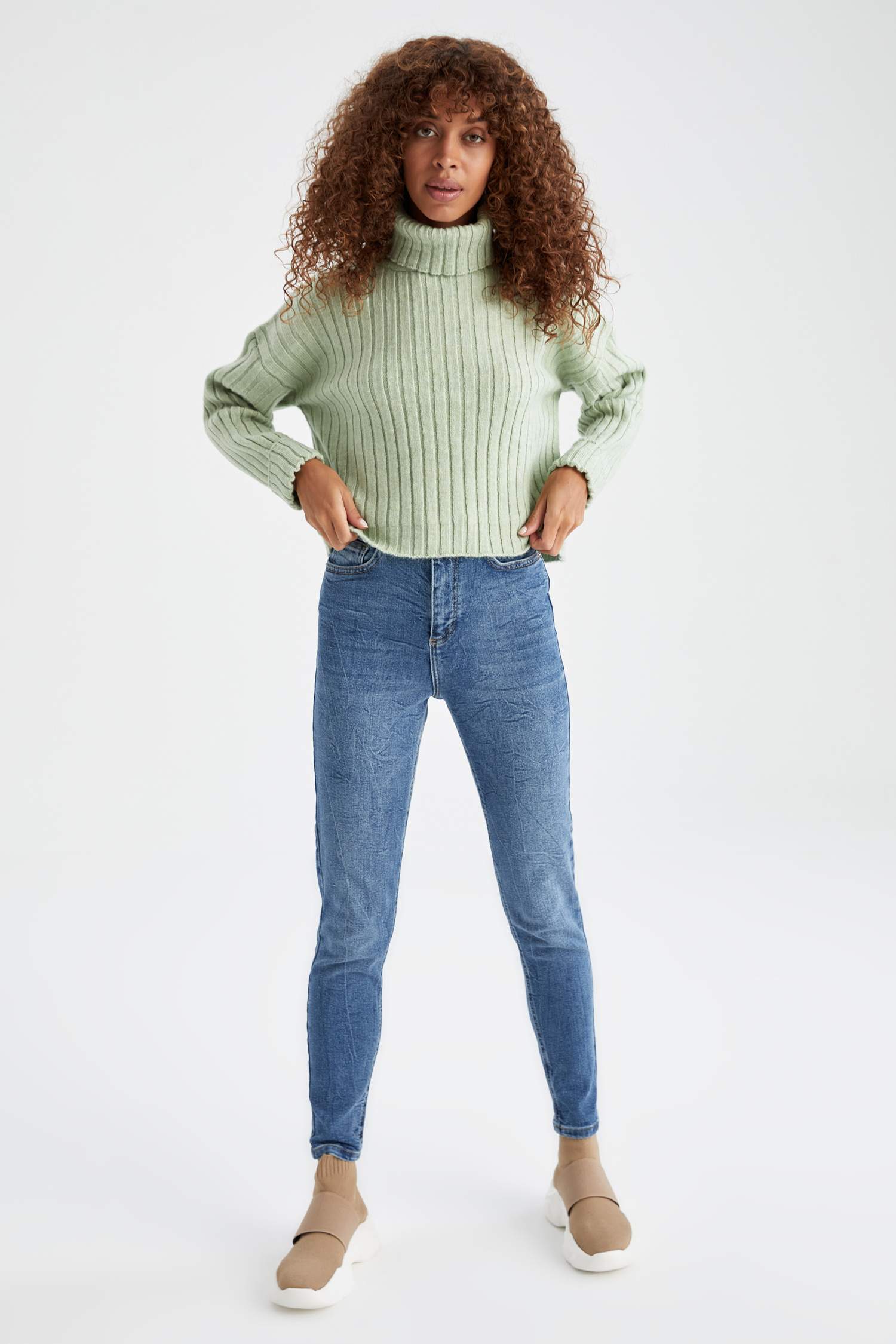 Balıkçı Yaka Oversize Fit Ekstra Yumuşak Crop Triko Kazak