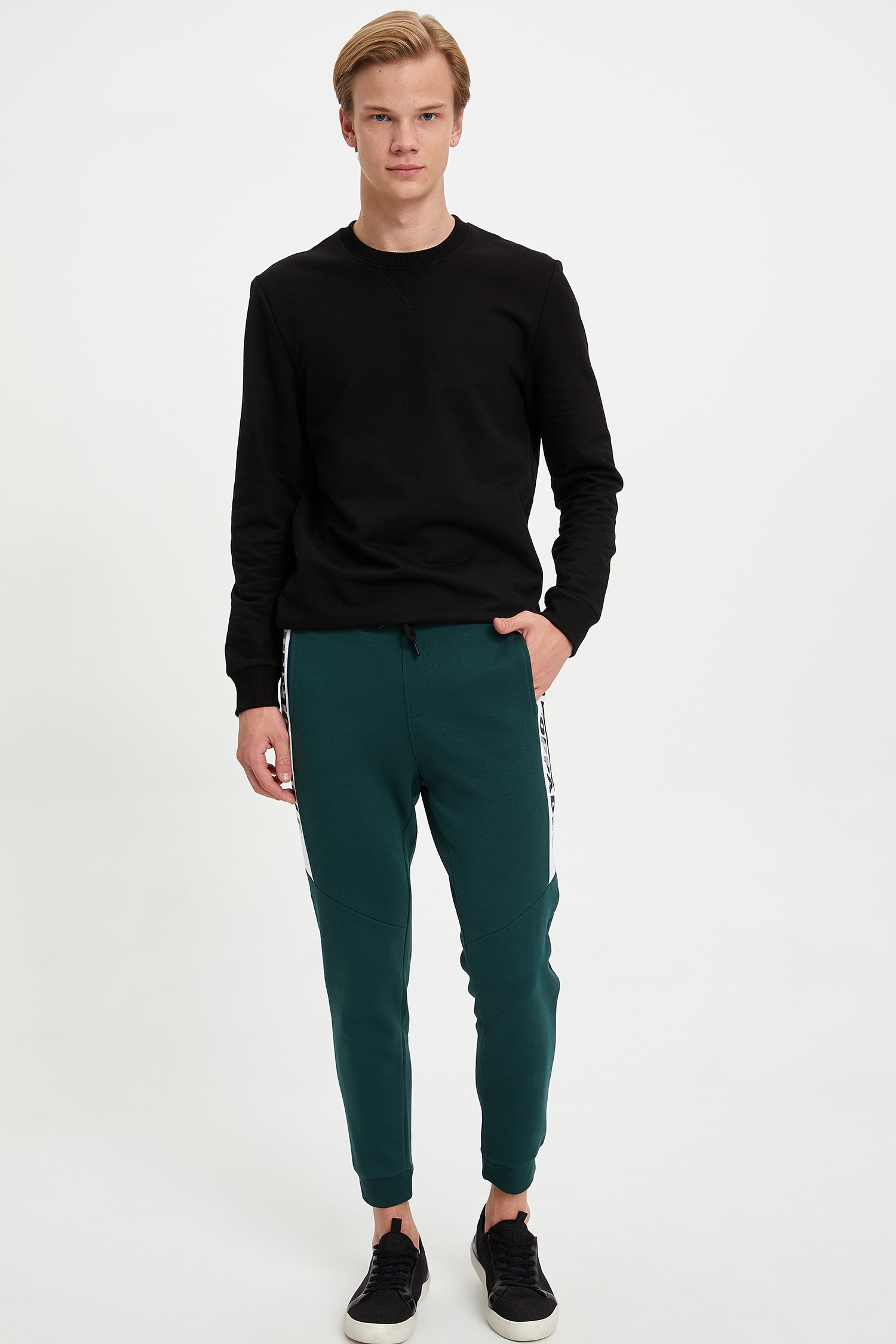 Defacto Slim Fit Jogger Pantolon. 4 Defacto Slim Fit Jogger Pantolon. 4