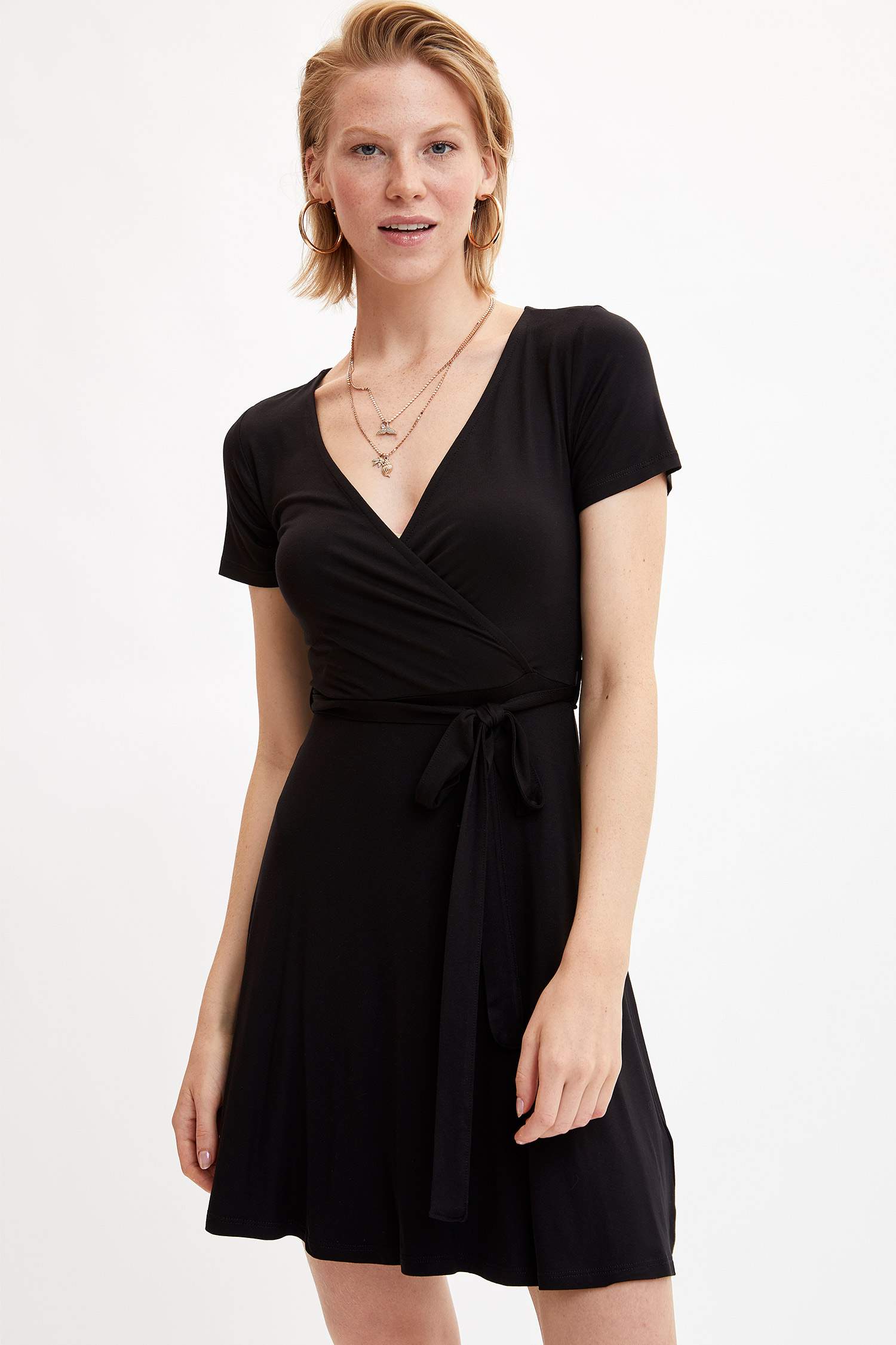 Defacto Bağlama Detaylı Elbise. 2 Defacto Bağlama Detaylı Elbise. 2