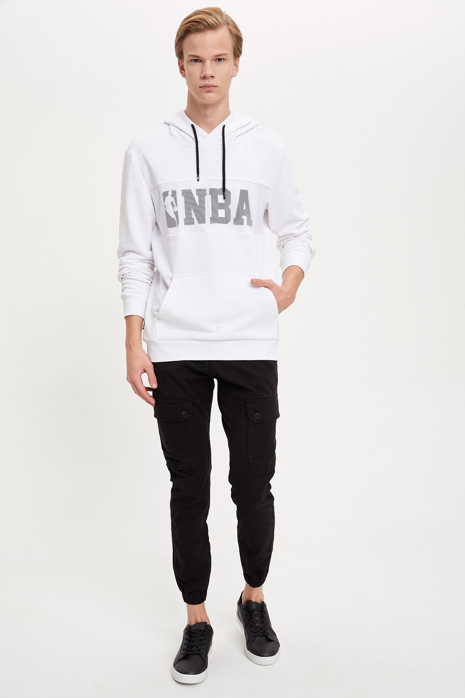 Defacto NBA Lisanslı Slim Fit Sweatshirt. 2 Defacto NBA Lisanslı Slim Fit Sweatshirt. 2
