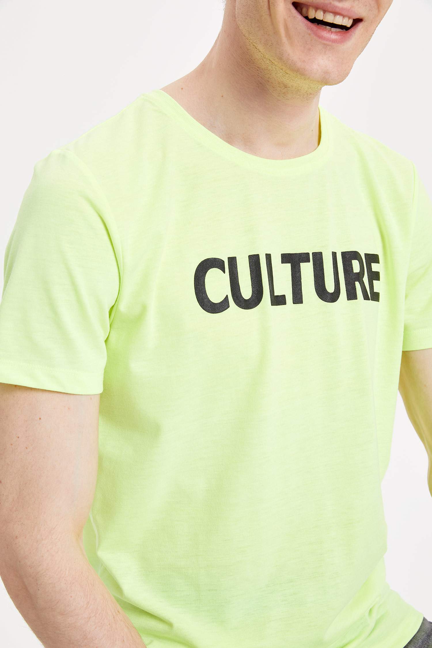 Defacto Baskılı Kısa Kollu T-shirt. 4 Defacto Baskılı Kısa Kollu T-shirt. 4