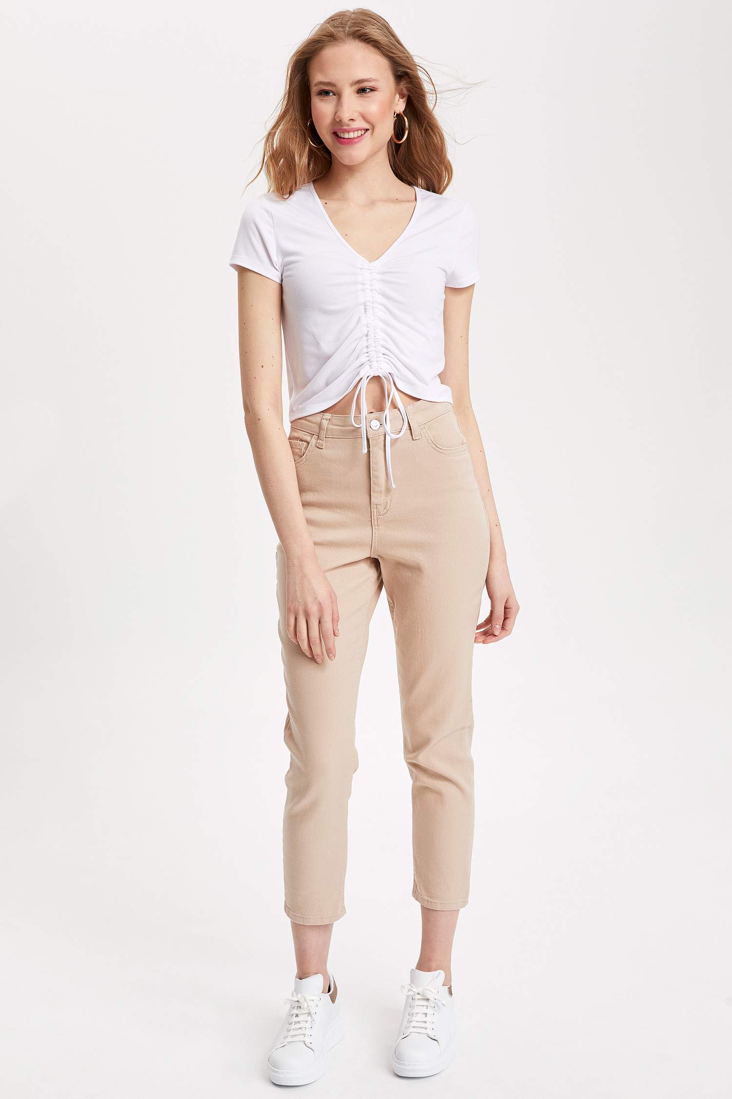 Defacto Slim Fit V Yaka T-shirt. 2 Defacto Slim Fit V Yaka T-shirt. 2