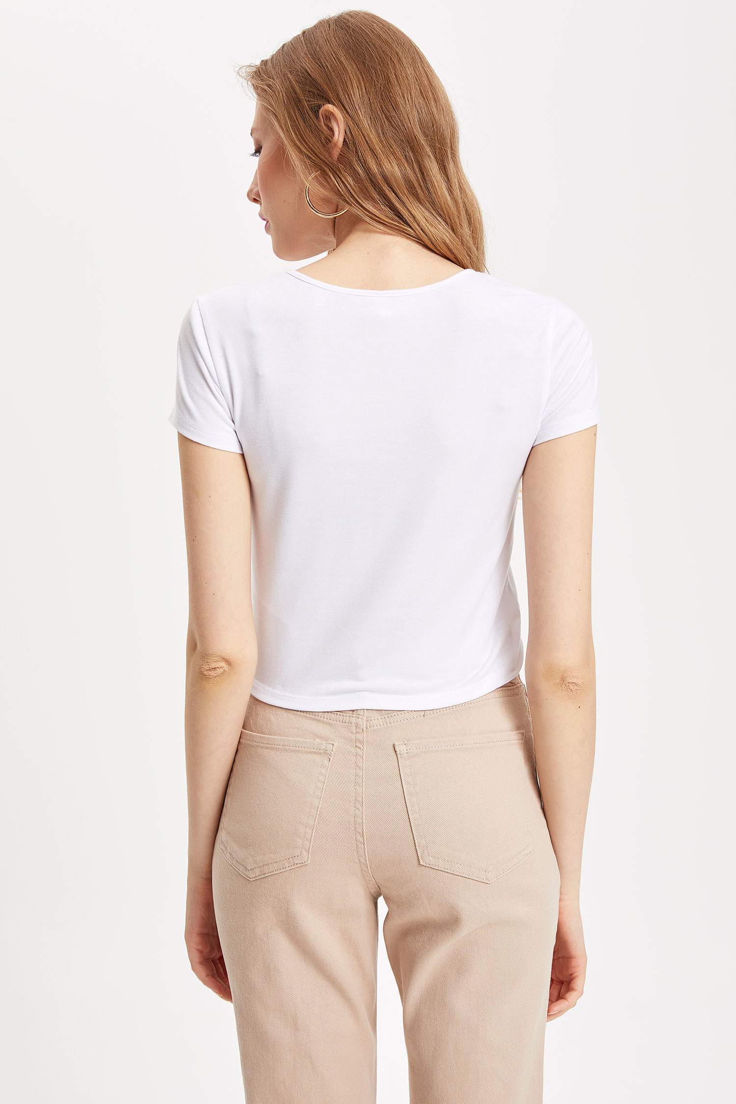 Defacto Slim Fit V Yaka T-shirt. 4 Defacto Slim Fit V Yaka T-shirt. 4