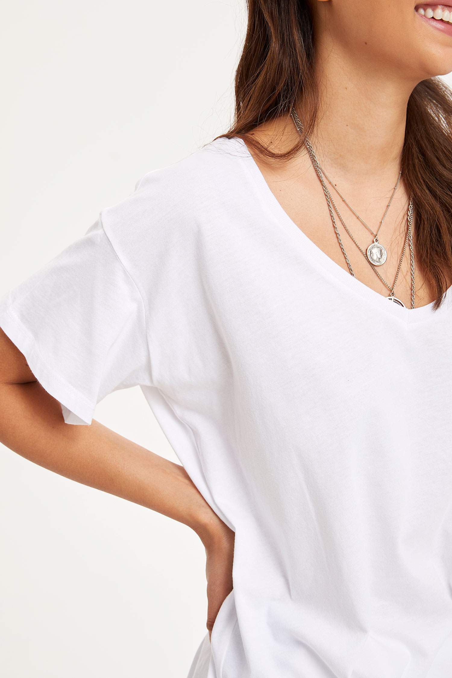 Defacto V Yakalı Kısa Kollu T-shirt. 3 Defacto V Yakalı Kısa Kollu T-shirt. 3