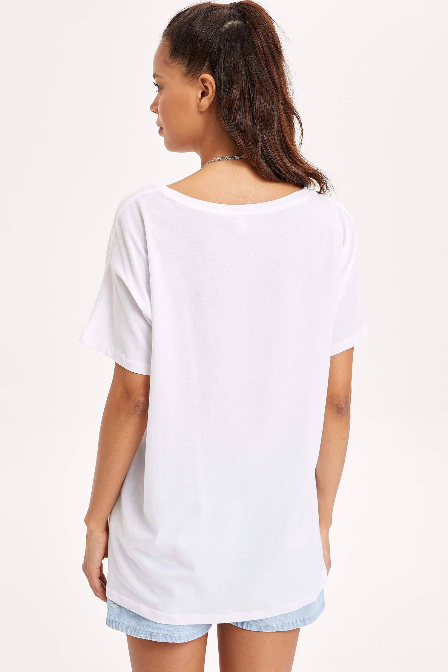 Defacto V Yakalı Kısa Kollu T-shirt. 4 Defacto V Yakalı Kısa Kollu T-shirt. 4