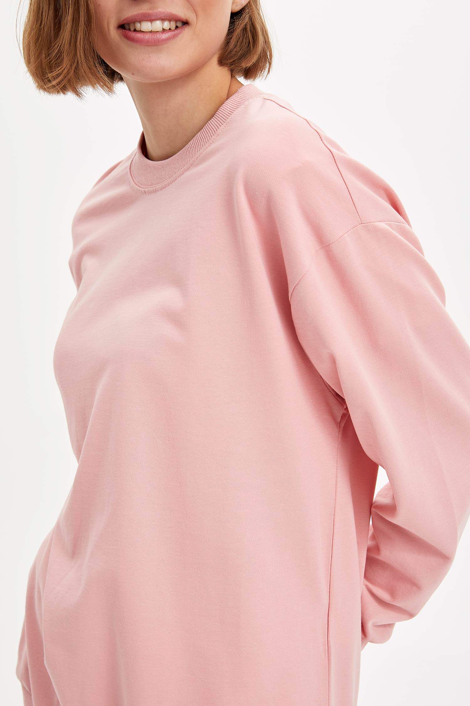 Defacto Rahat Kesim Sweatshirt. 3 Defacto Rahat Kesim Sweatshirt. 3