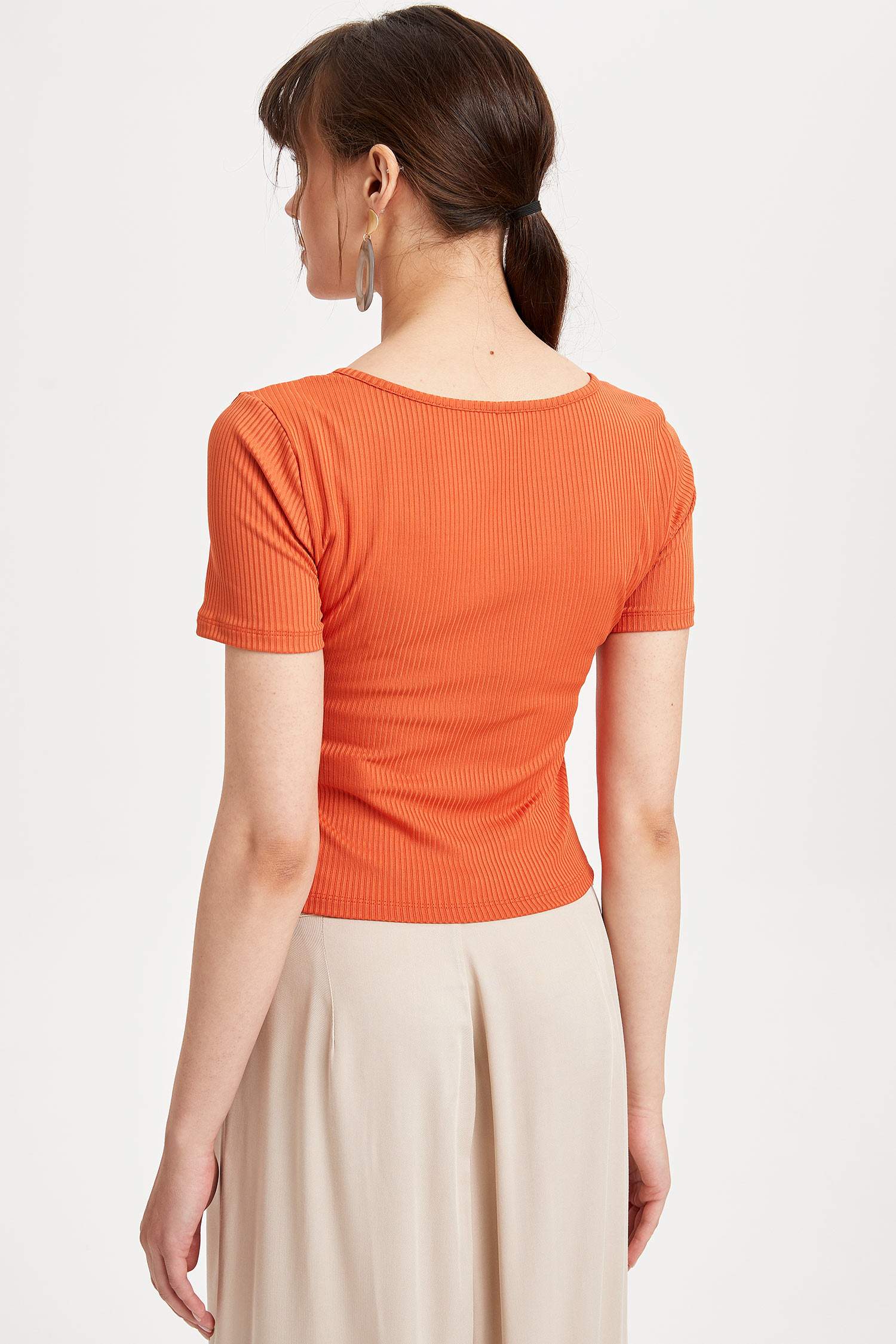 Defacto V Yaka Slim Fit T-shirt. 5 Defacto V Yaka Slim Fit T-shirt. 5