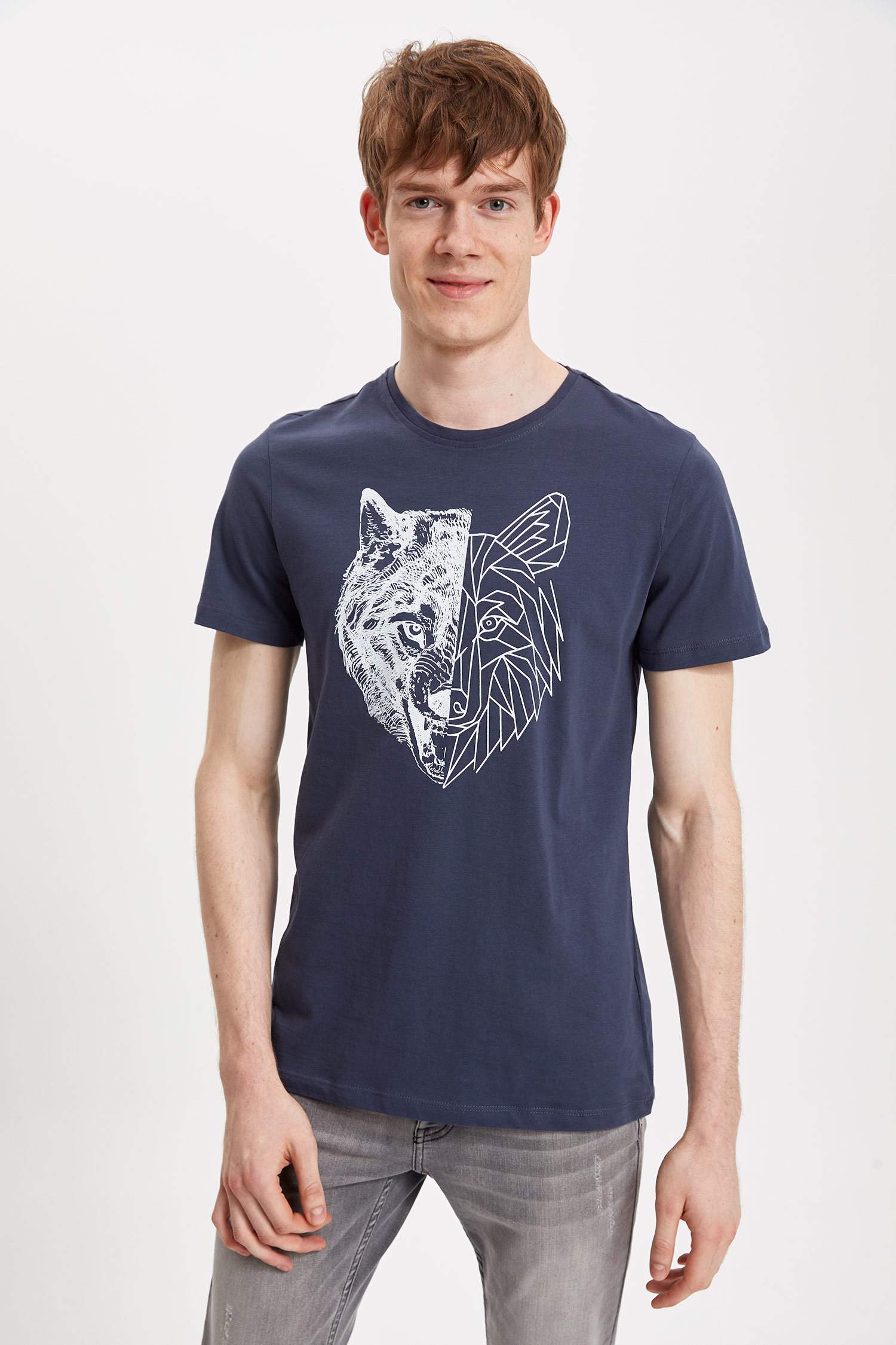 Defacto Baskılı Slim Fit Kısa Kollu T-shirt. 1 Defacto Baskılı Slim Fit Kısa Kollu T-shirt. 1