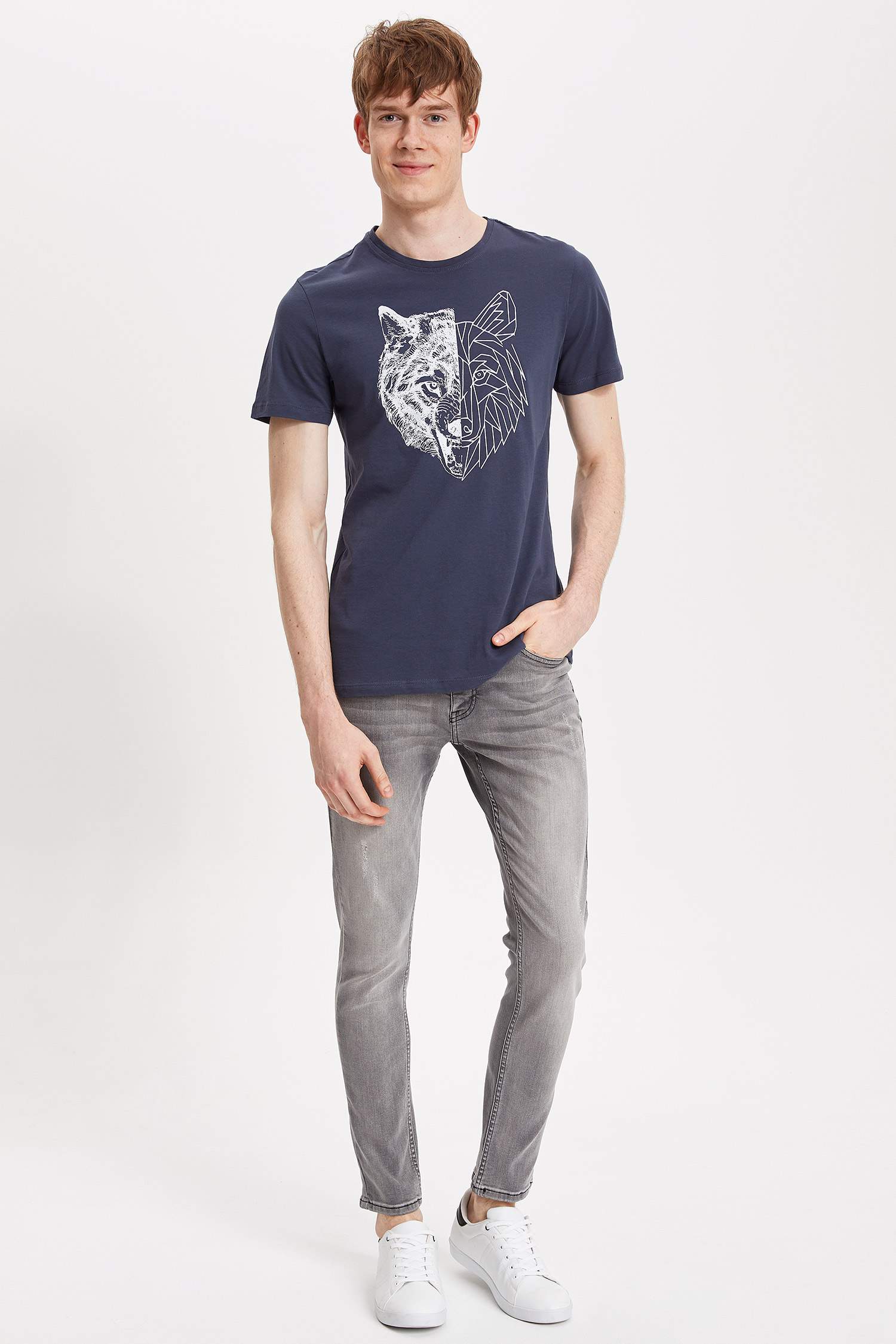 Defacto Baskılı Slim Fit Kısa Kollu T-shirt. 2 Defacto Baskılı Slim Fit Kısa Kollu T-shirt. 2