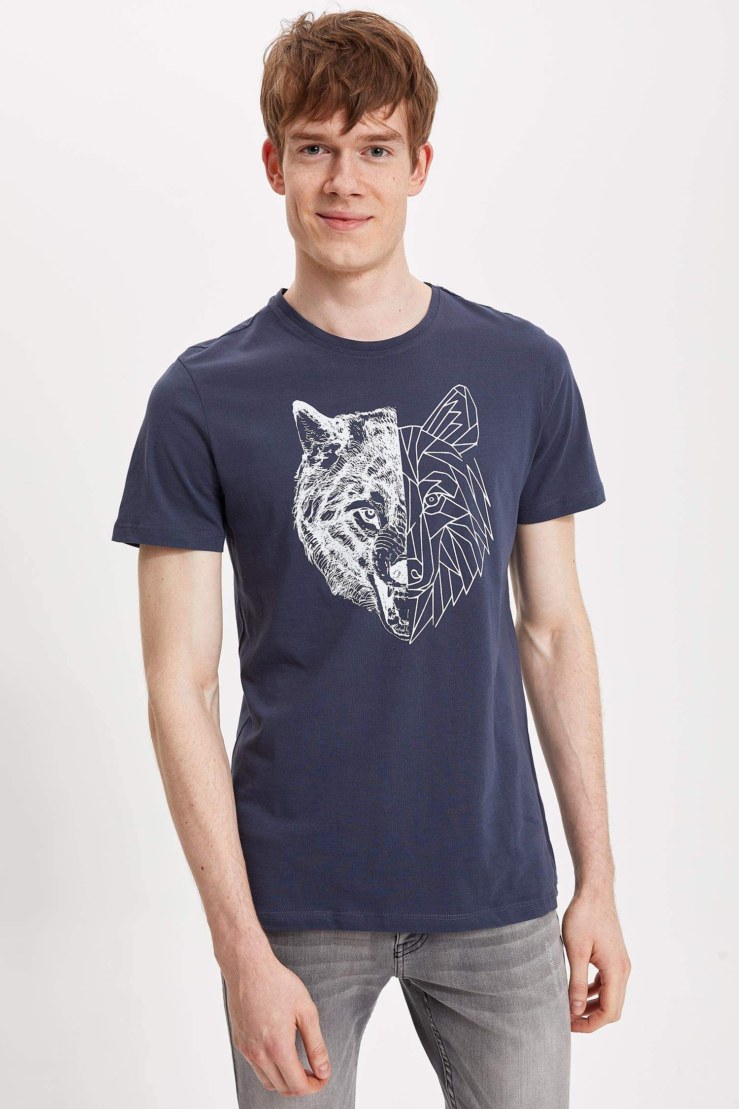 Defacto Baskılı Slim Fit Kısa Kollu T-shirt. 4 Defacto Baskılı Slim Fit Kısa Kollu T-shirt. 4