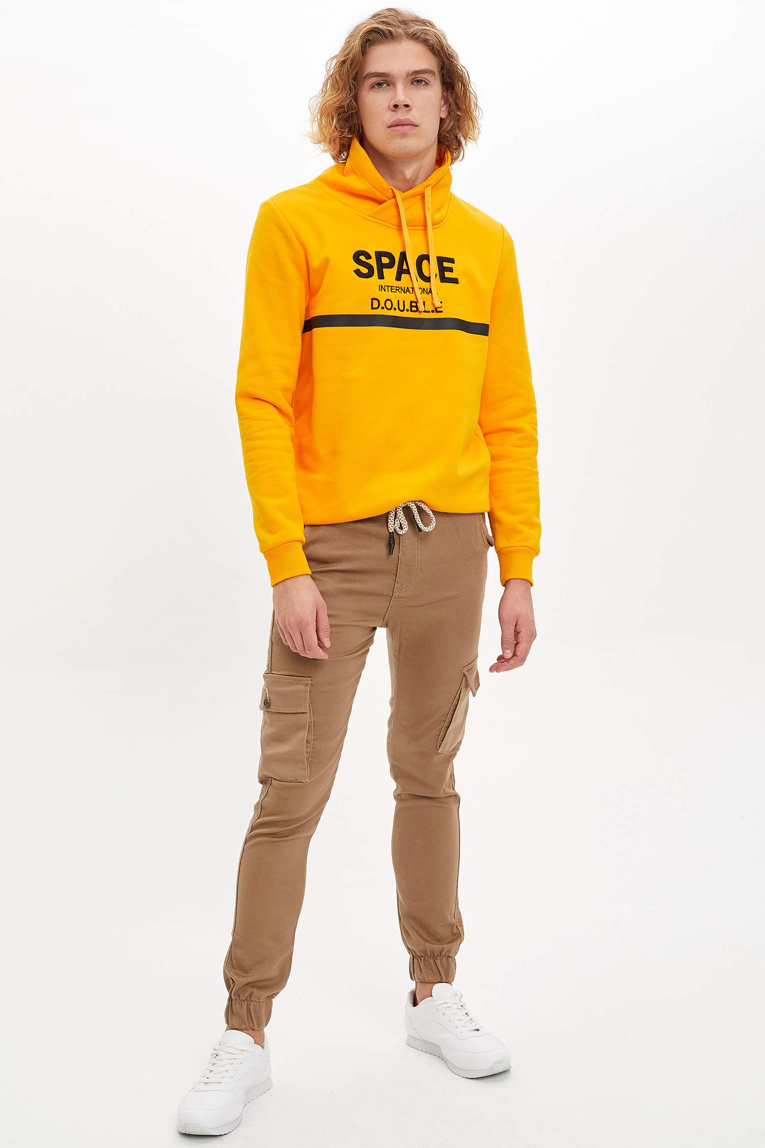 Defacto Kapüşonlu Baskılı Slim Fit Sweatshirt. 2 Defacto Kapüşonlu Baskılı Slim Fit Sweatshirt. 2