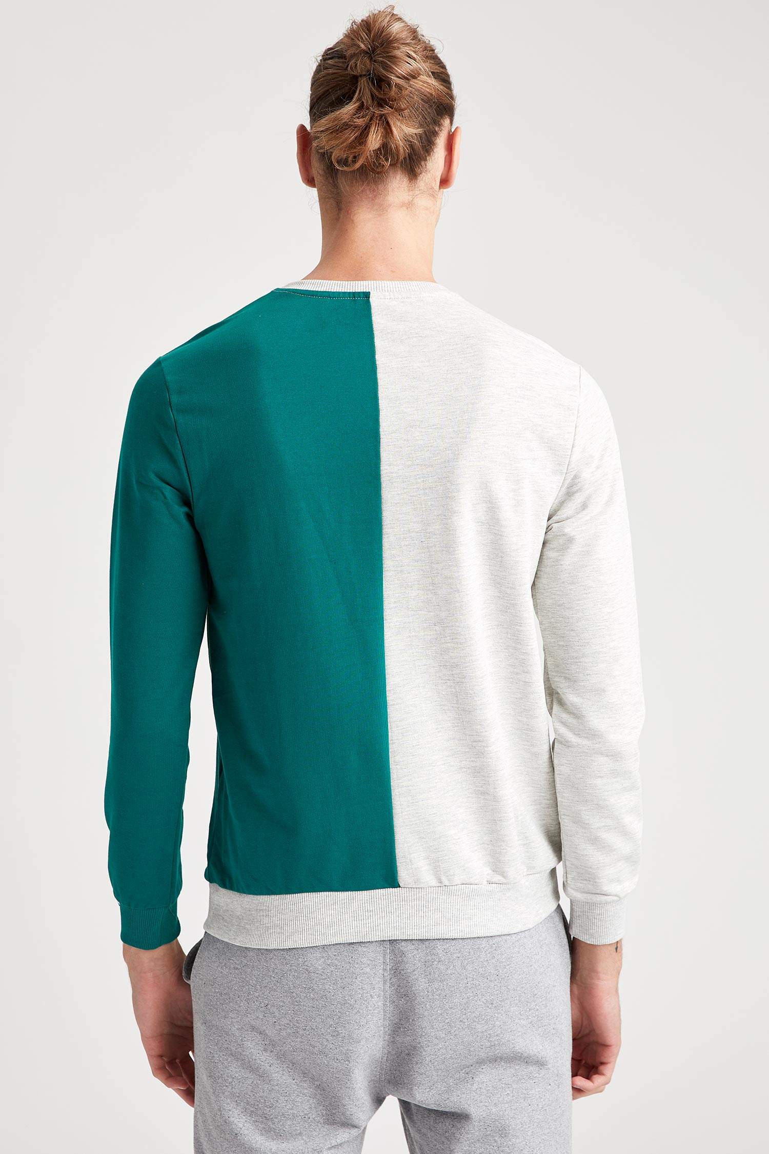 Slim Fit Bisiklet Yaka Kolej Desenli Uzun Kollu Sweatshirt