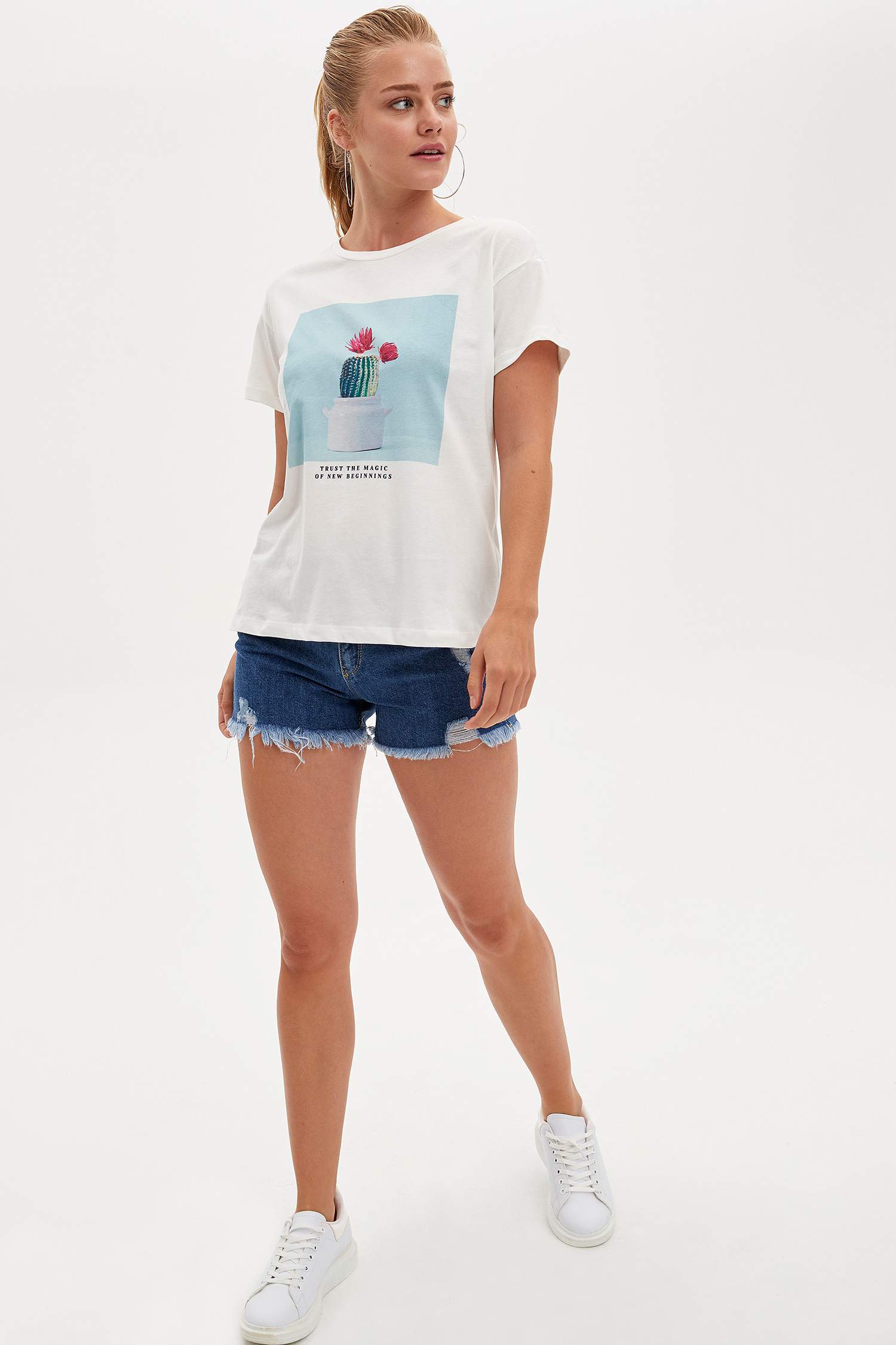 Defacto Baskılı T-shirt. 2 Defacto Baskılı T-shirt. 2